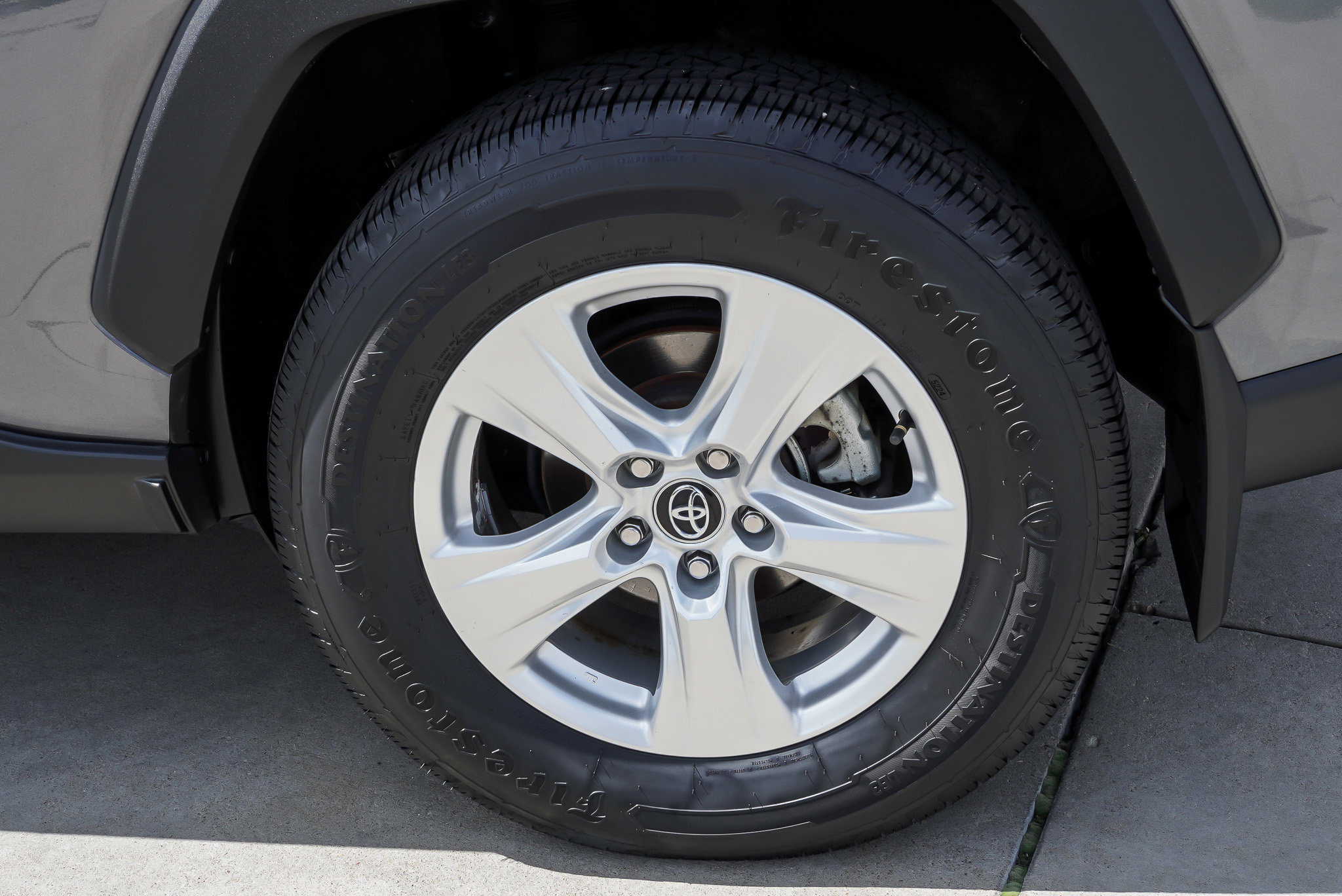 2021 Toyota RAV4 XLE - Photo 13