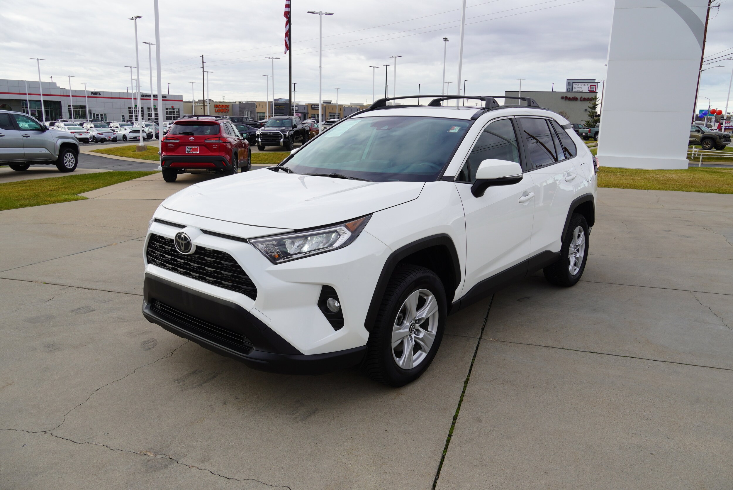 2019 Toyota RAV4 XLE photo 2