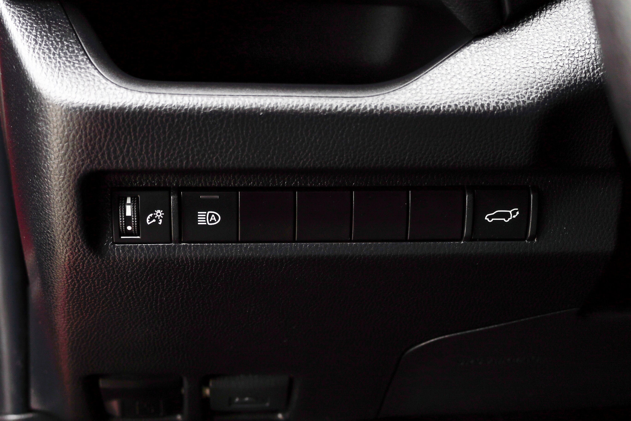 2023 Toyota RAV4 XLE - Photo 19