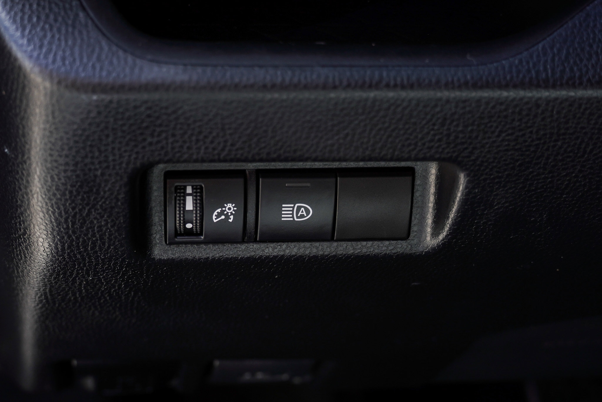 2021 Toyota RAV4 XLE - Photo 18