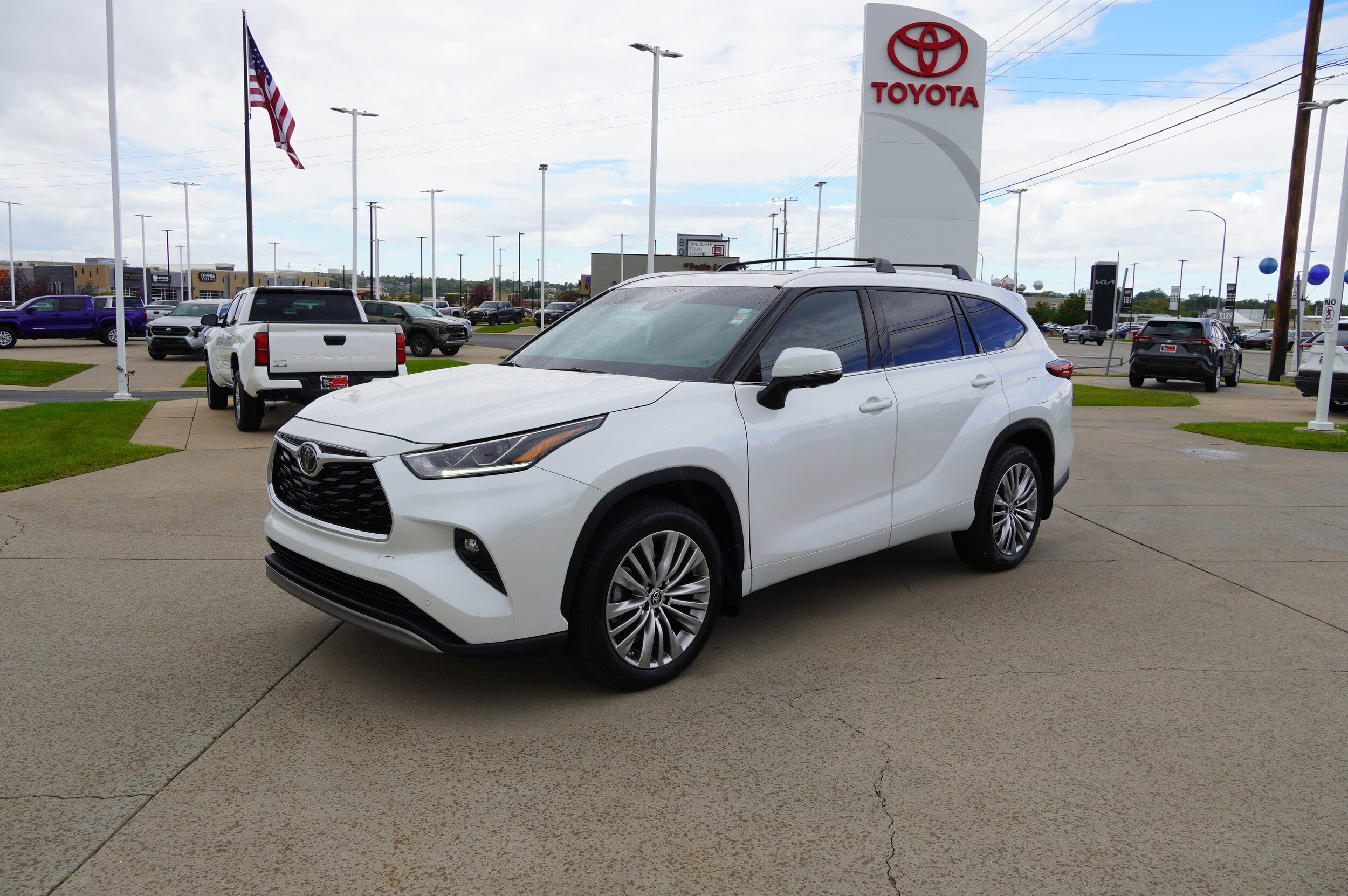 2023 Toyota Highlander Platinum photo 4