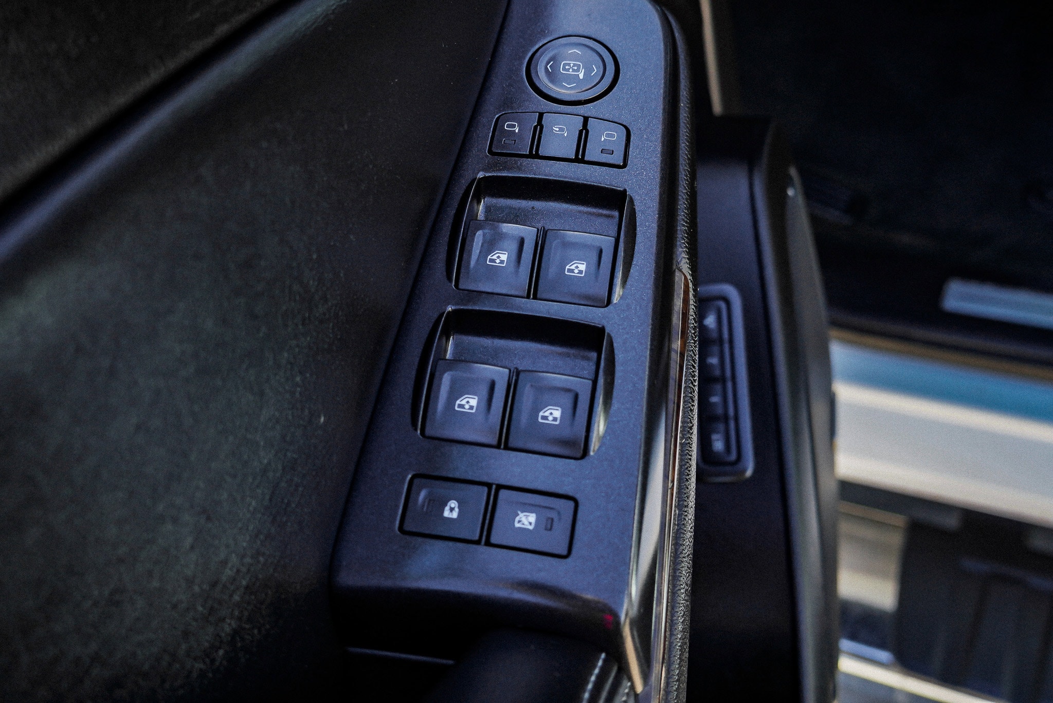2016 Chevrolet Suburban LT - Photo 22