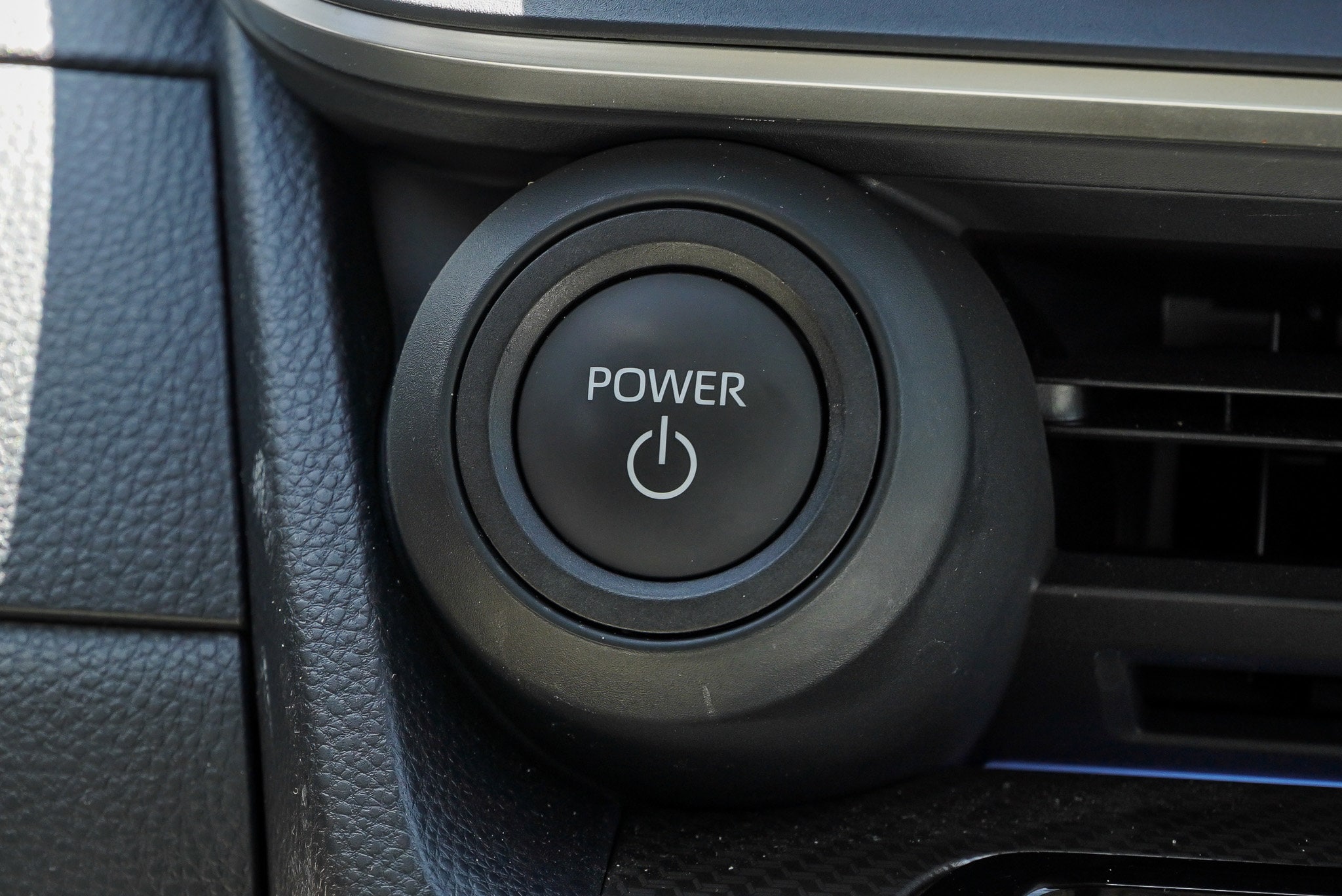 2024 Toyota Prius XLE - Photo 34