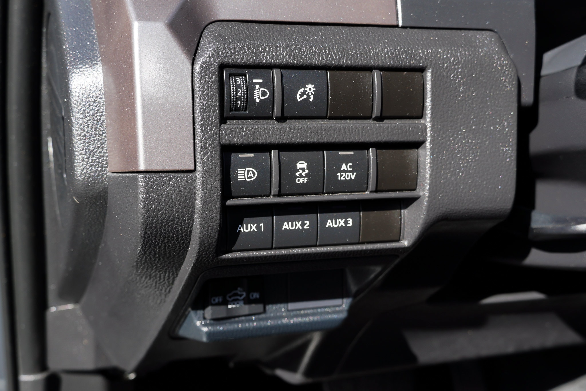 2025 Toyota Tacoma TRD Off Road - Photo 18