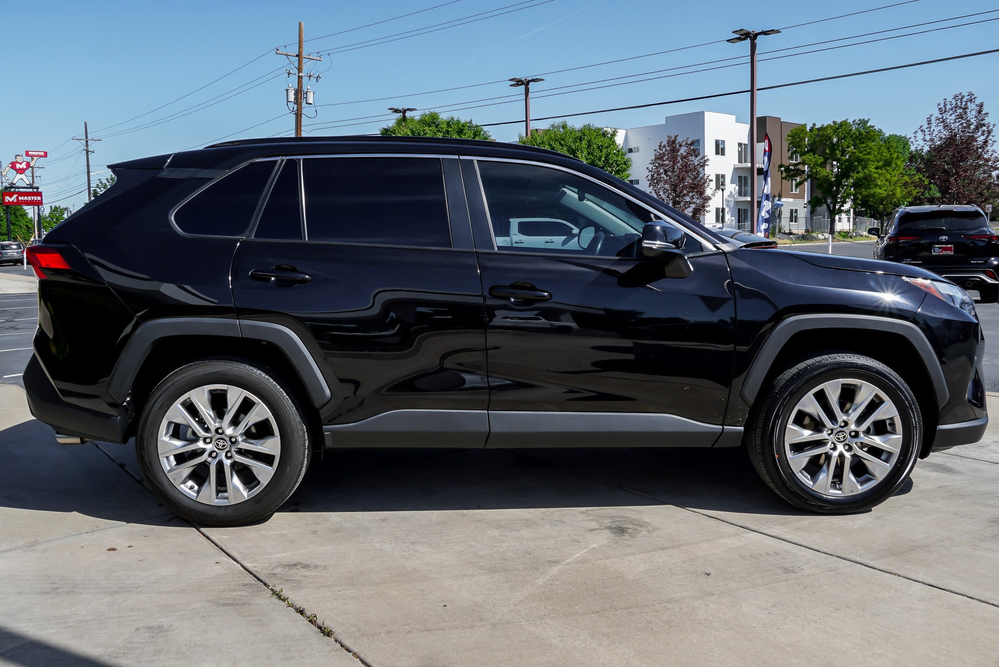 2024 Toyota RAV4 XLE Premium - Photo 9