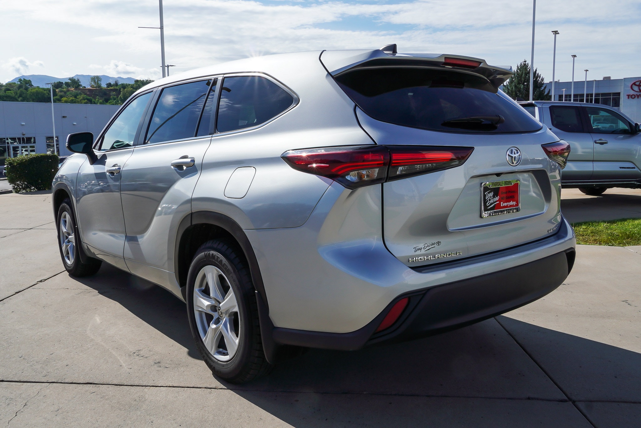 2024 Toyota Highlander LE - Photo 6