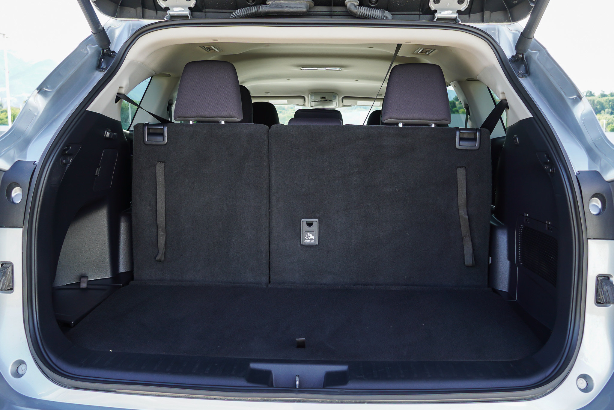 2024 Toyota Highlander LE - Photo 14