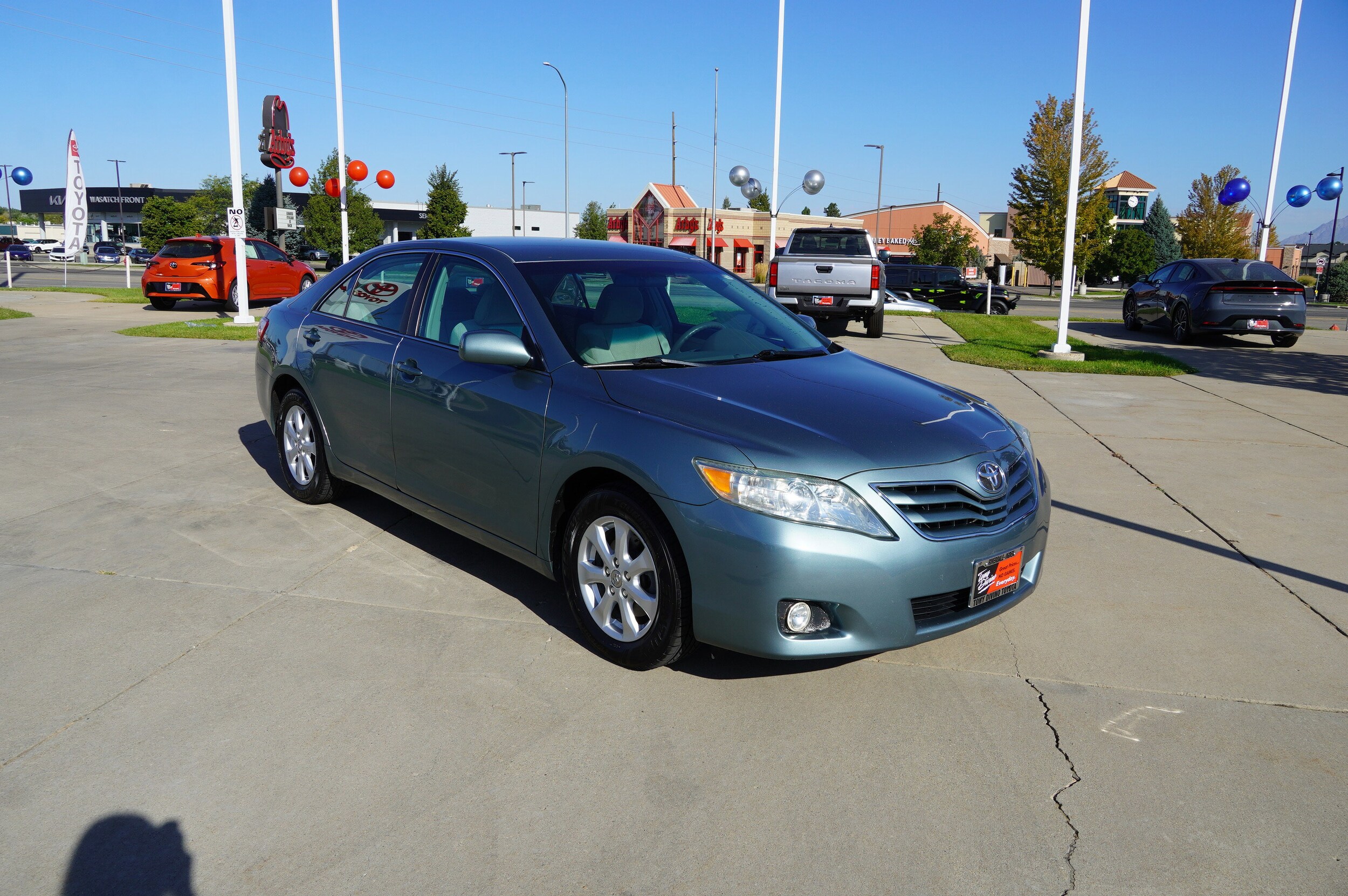 2011 Toyota Camry LE photo 2