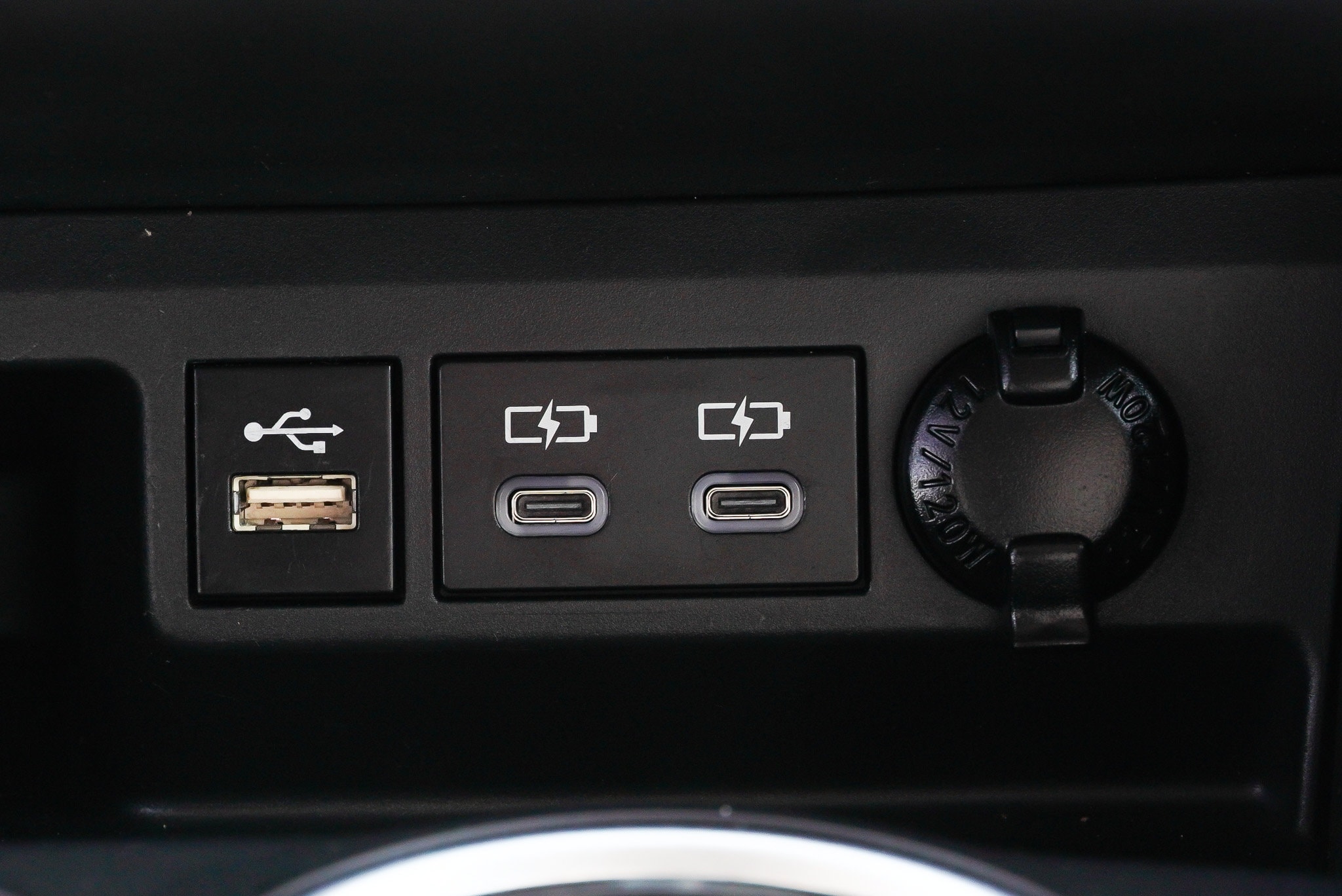 2024 Toyota Highlander LE - Photo 39