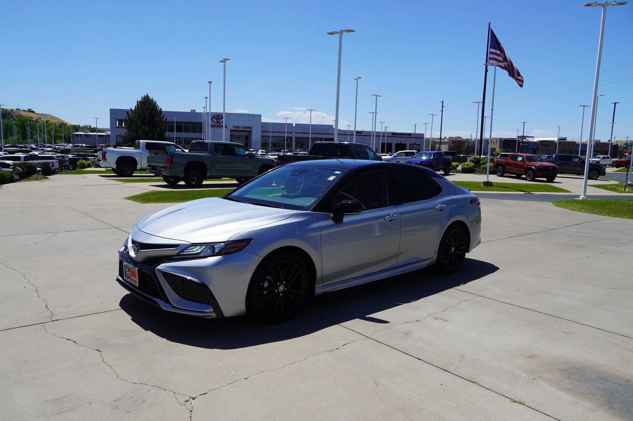 2024 Toyota Camry Hybrid XSE photo 4