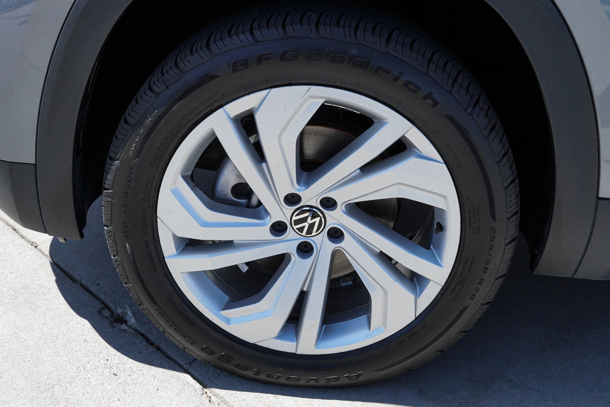 2022 Volkswagen Atlas SE w/Tech - Photo 12