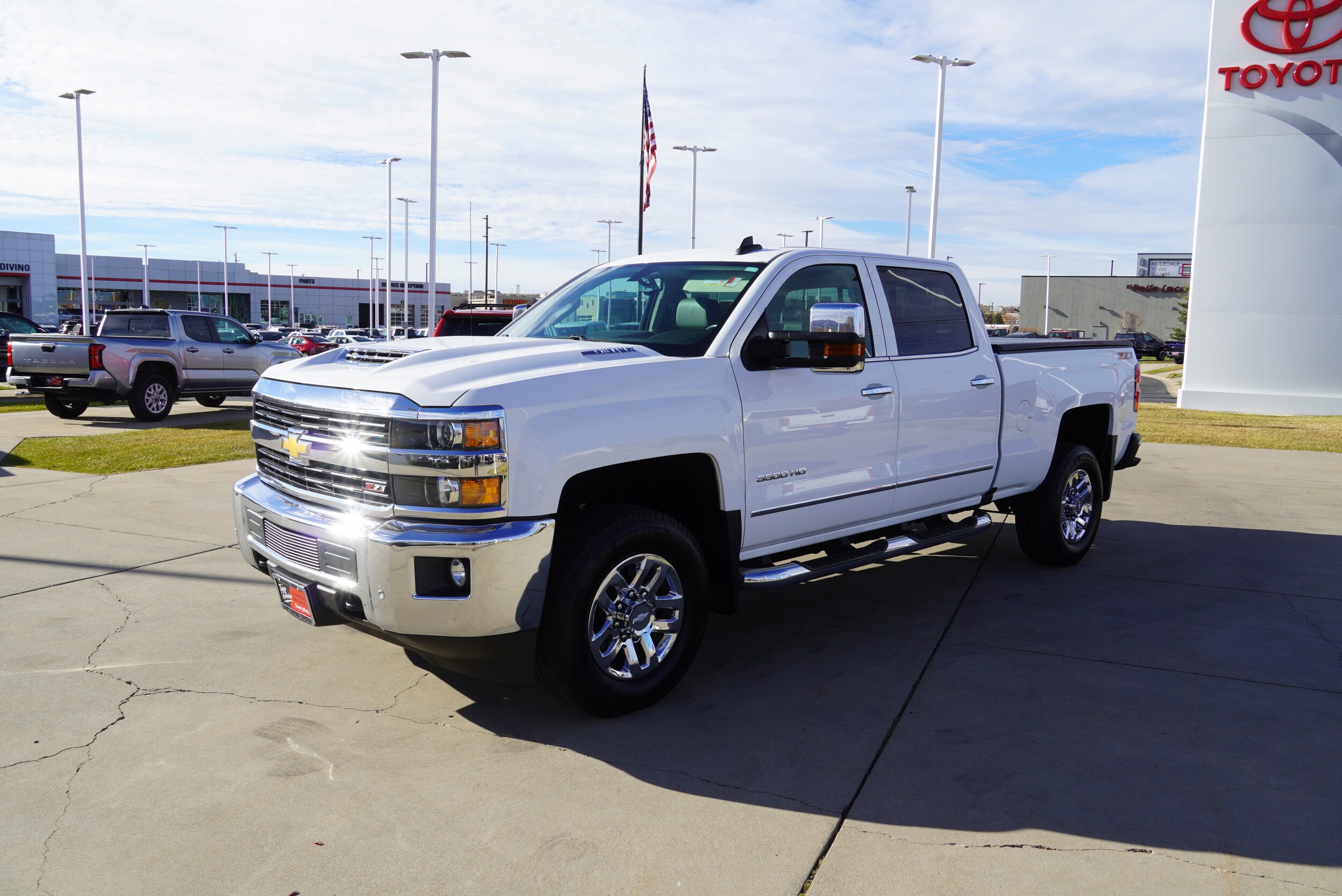 2017 Chevrolet Silverado 3500HD LTZ photo 3