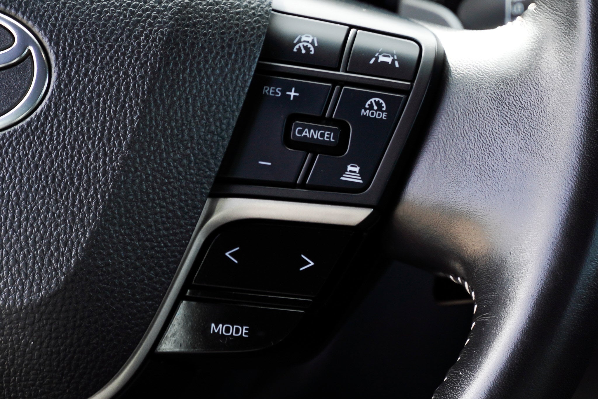 2025 Toyota Camry SE - Photo 33