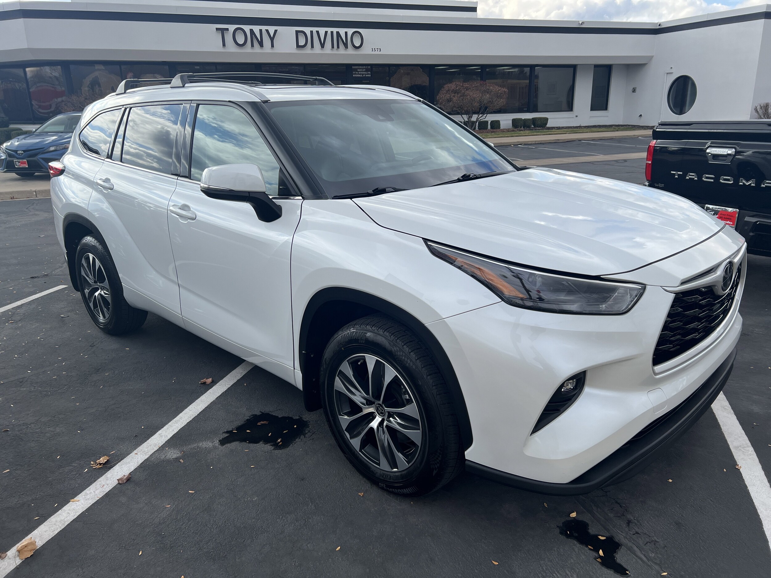 2022 Toyota Highlander XLE photo 3
