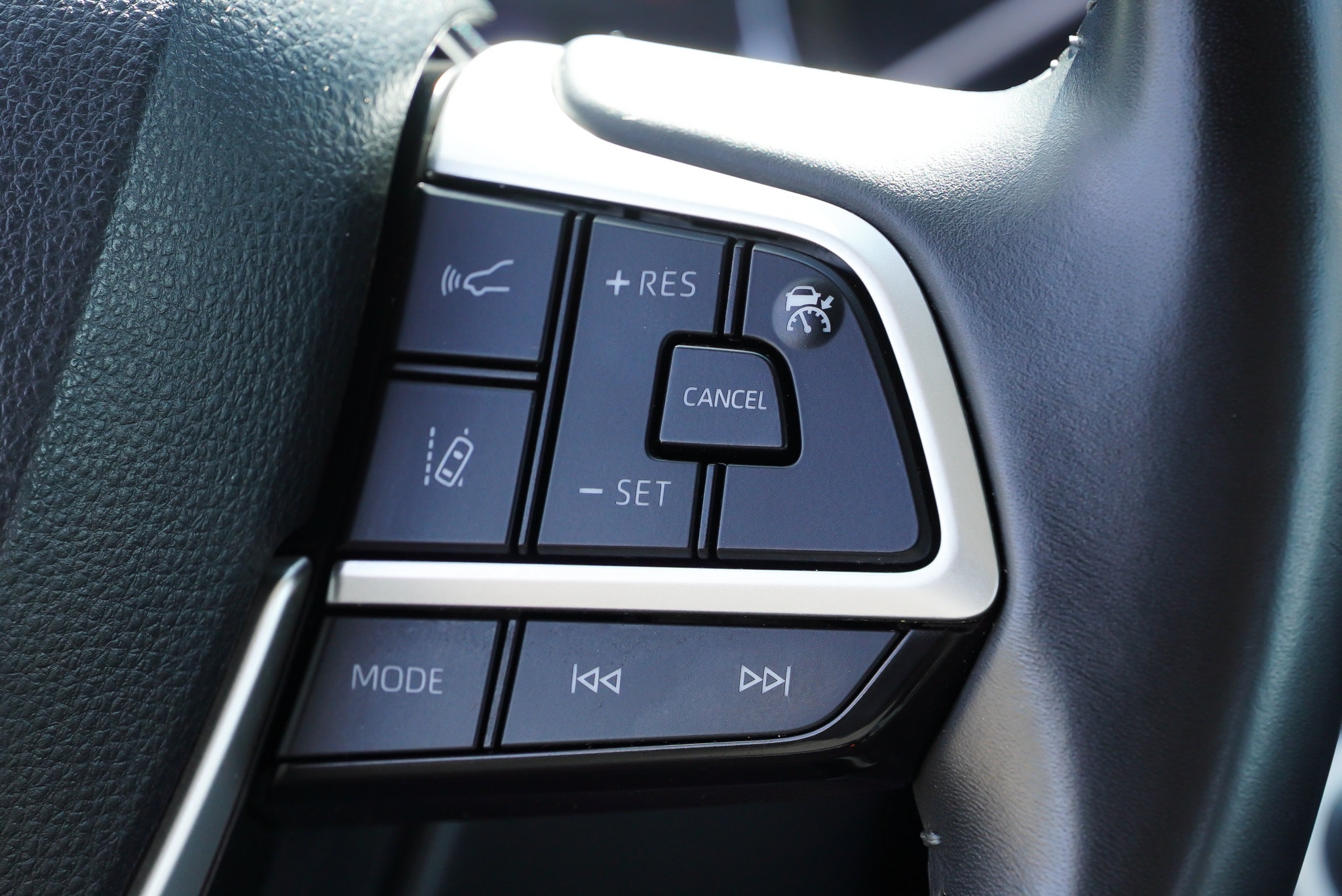 2024 Toyota Highlander LE - Photo 35