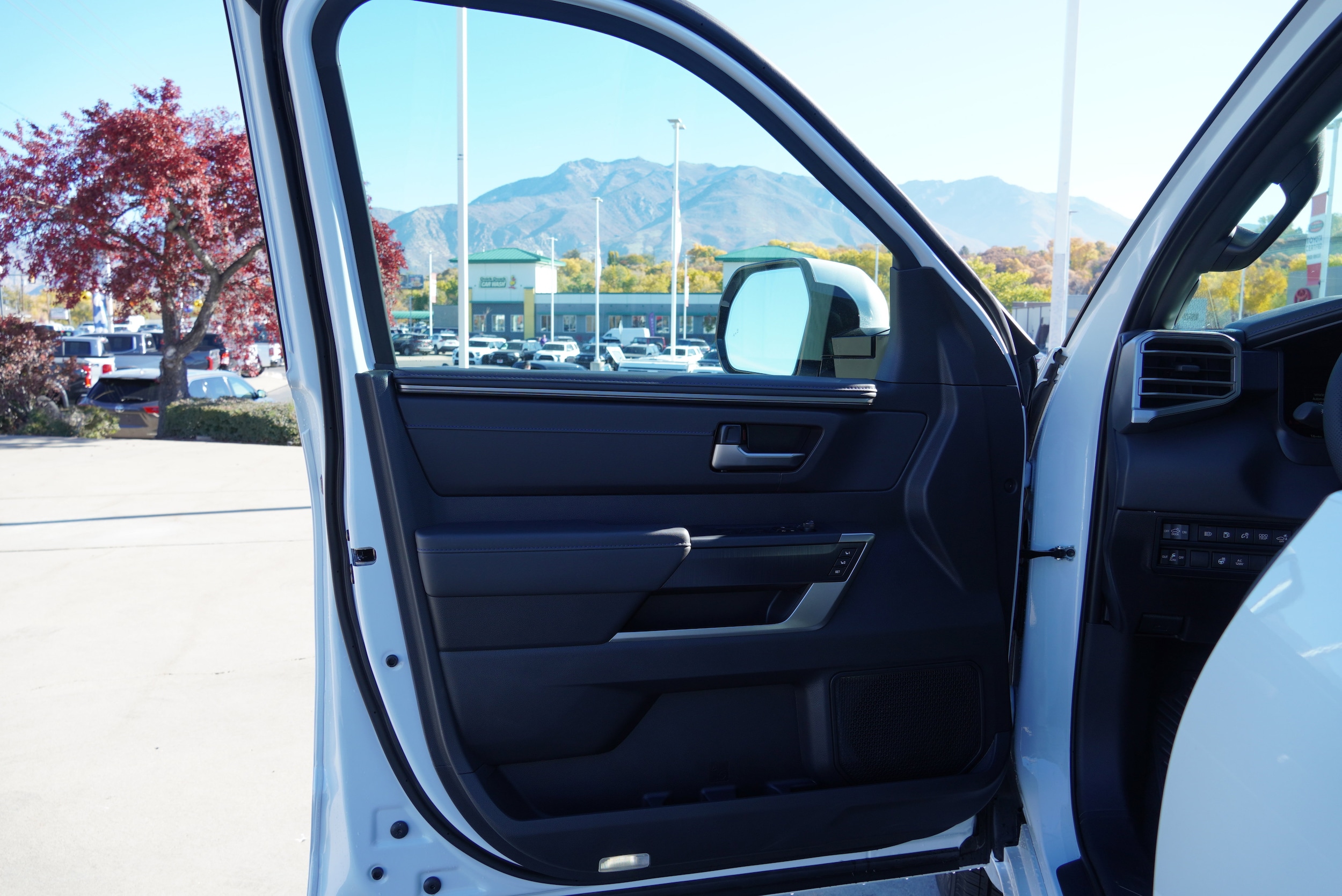 2026 Toyota Tundra Platinum - Photo 18