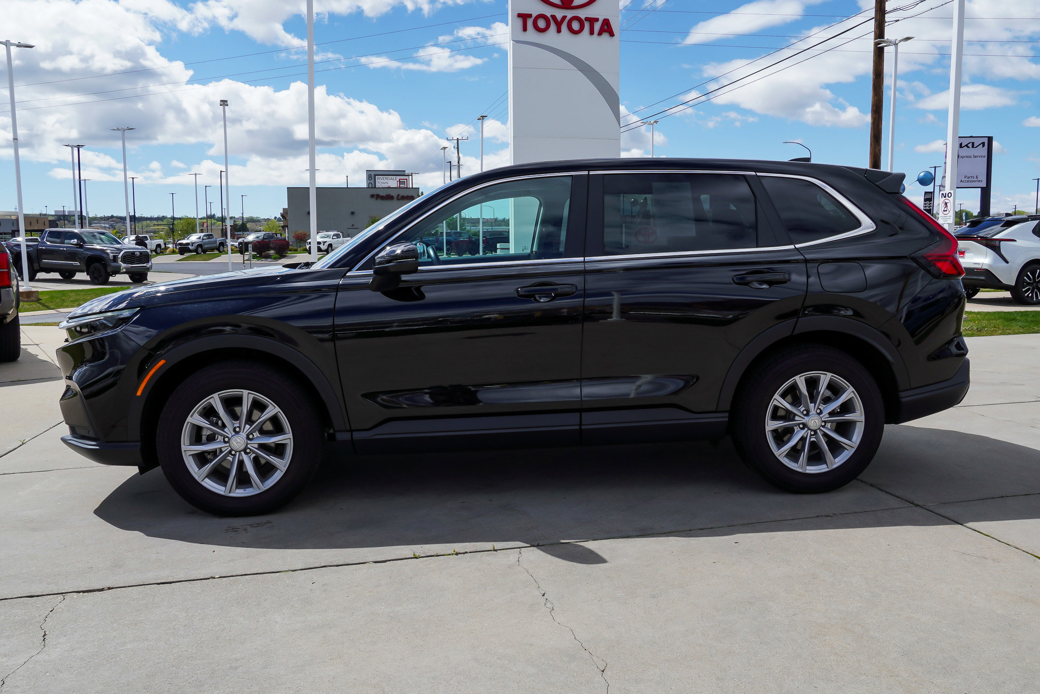 View vehicle photo 5