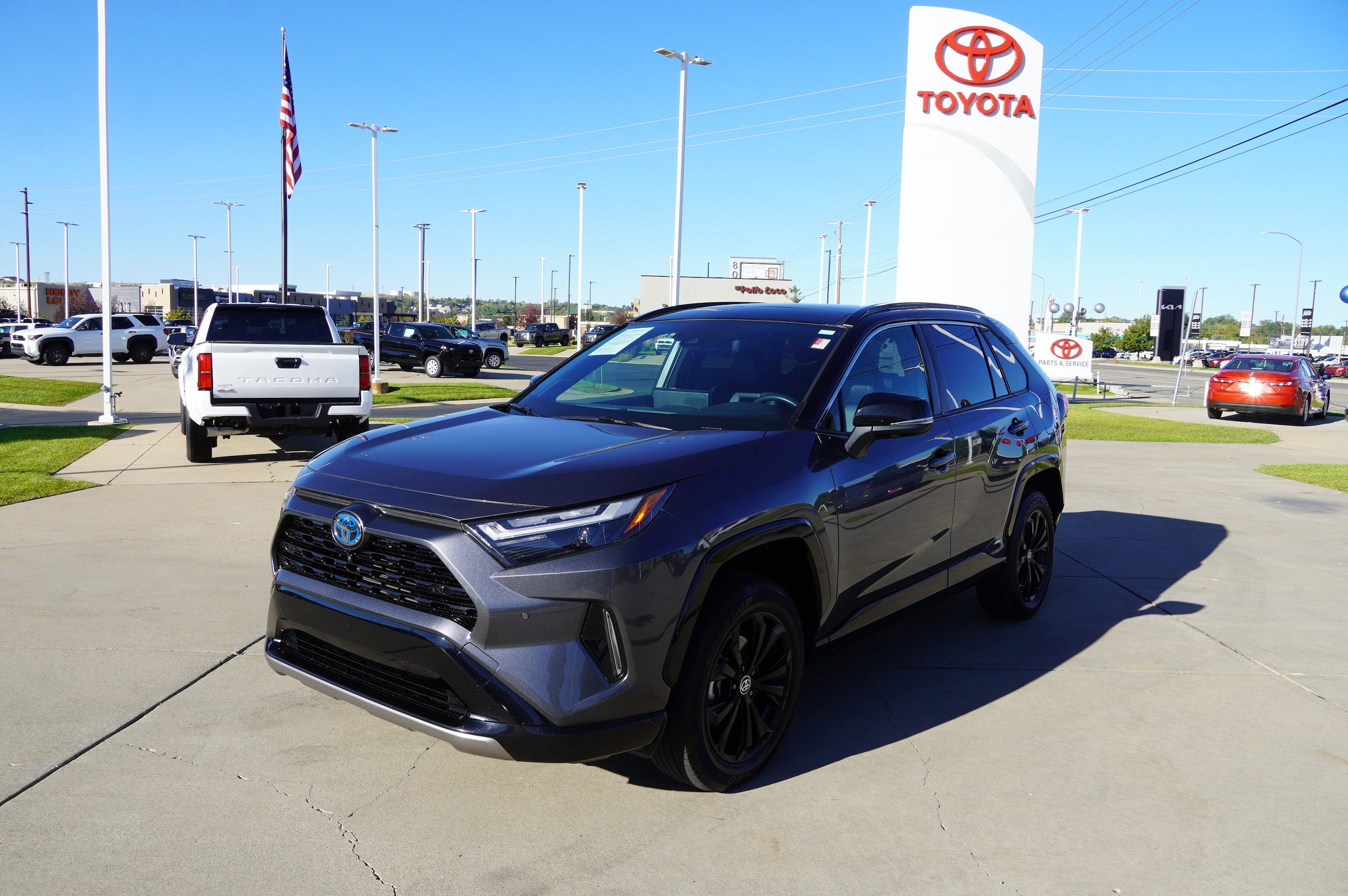 2023 Toyota RAV4 Hybrid XSE photo 3