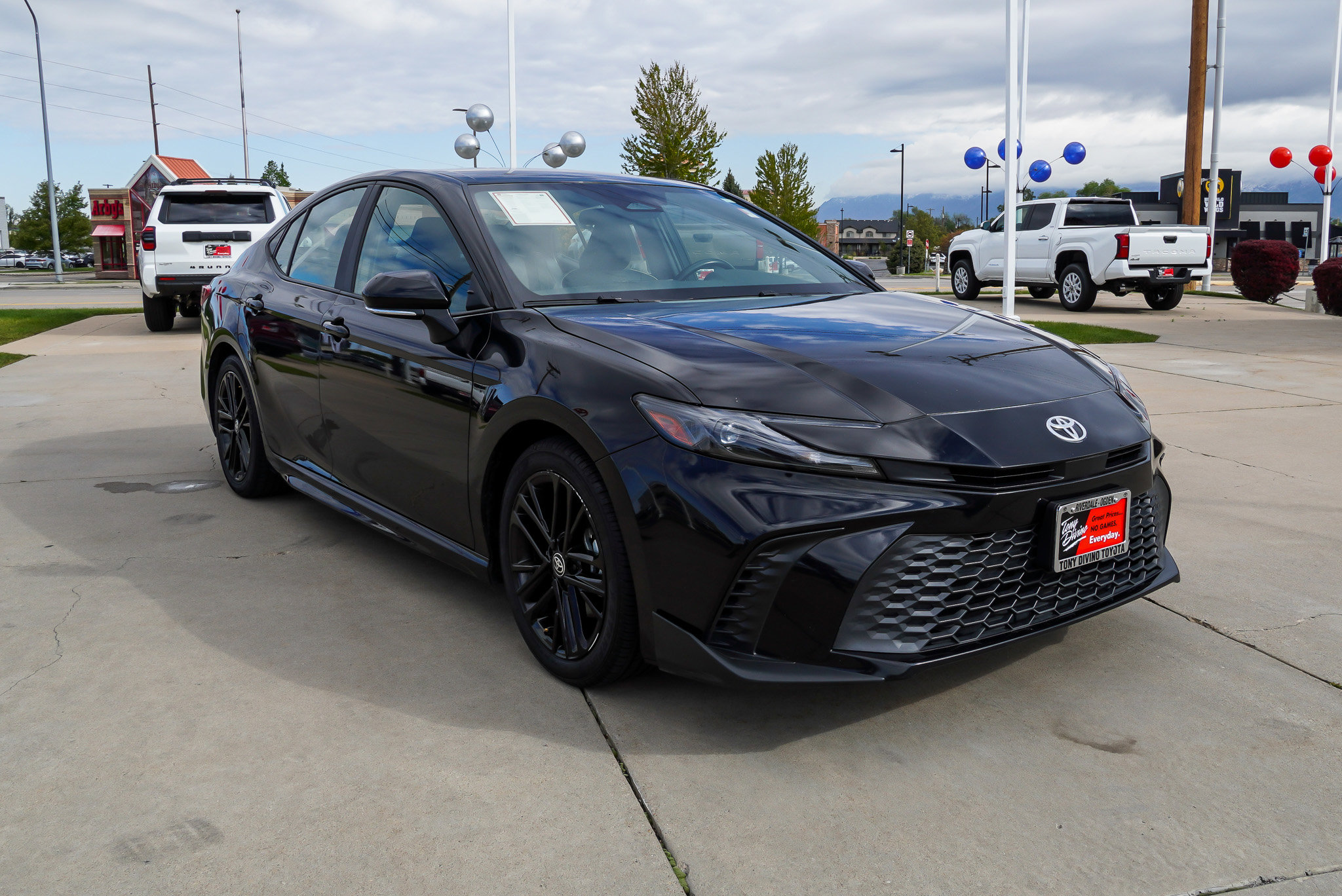 2025 Toyota Camry SE - Photo 2