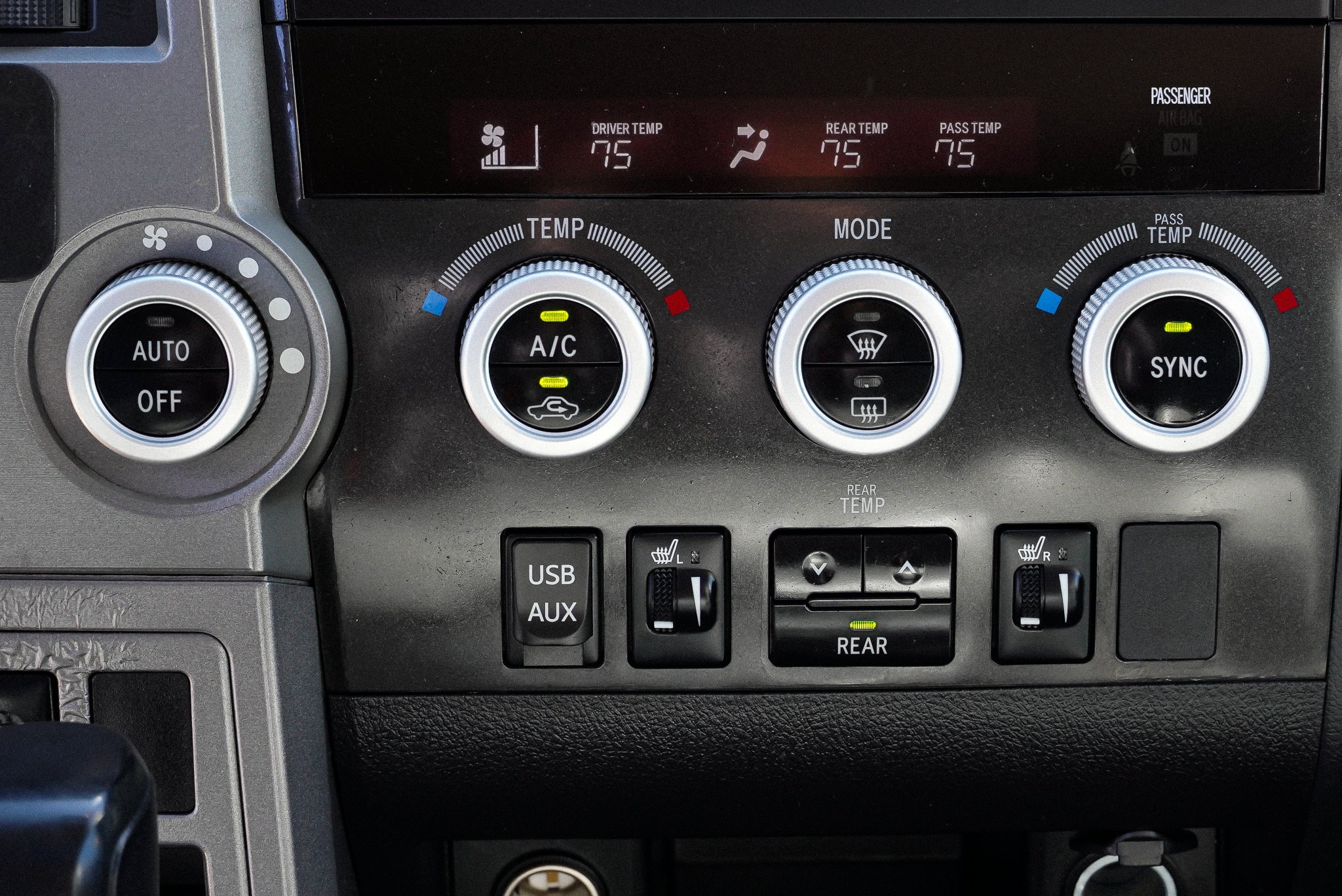 2016 Toyota Sequoia SR5 - Photo 38