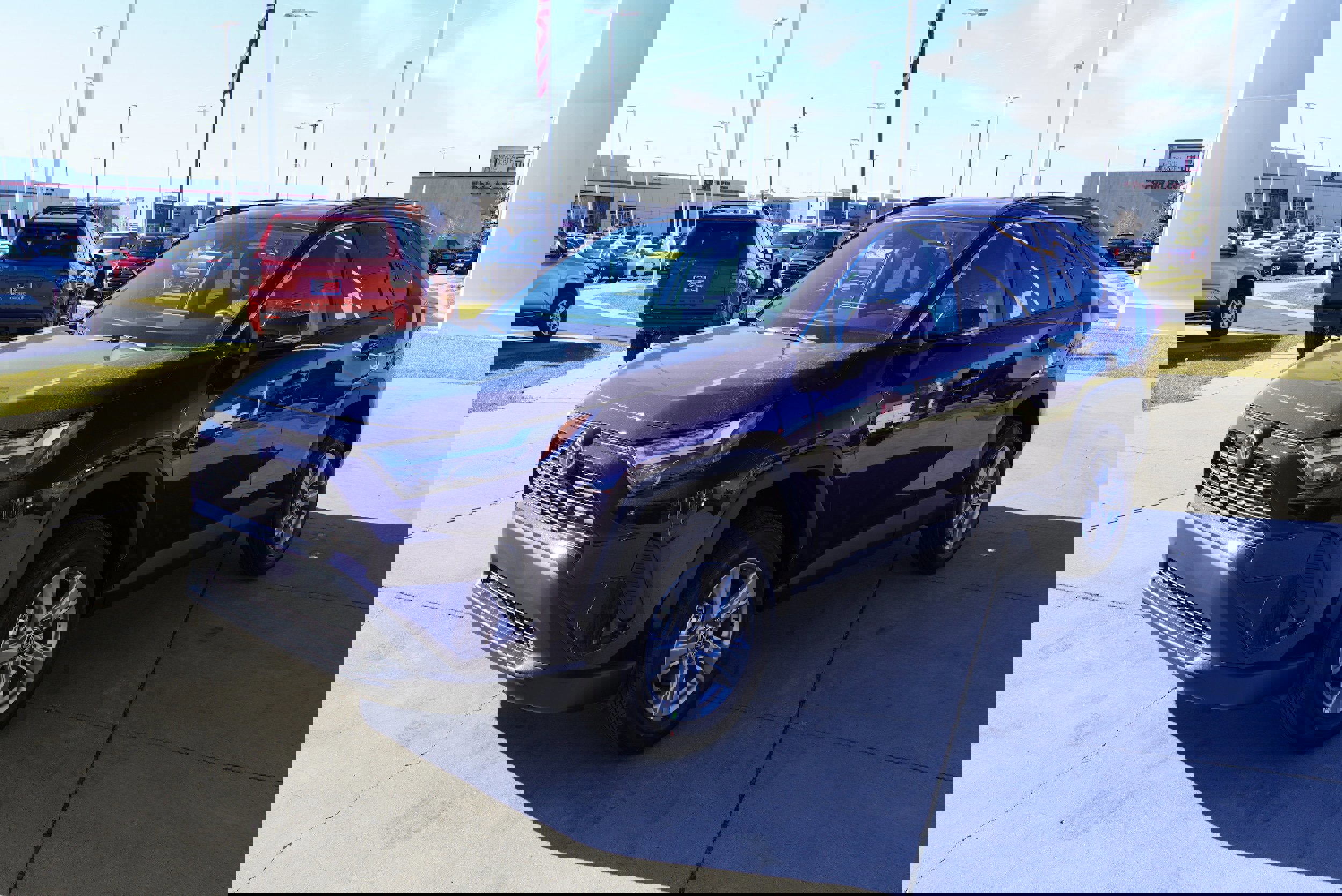 2025 Toyota RAV4 XLE photo 4