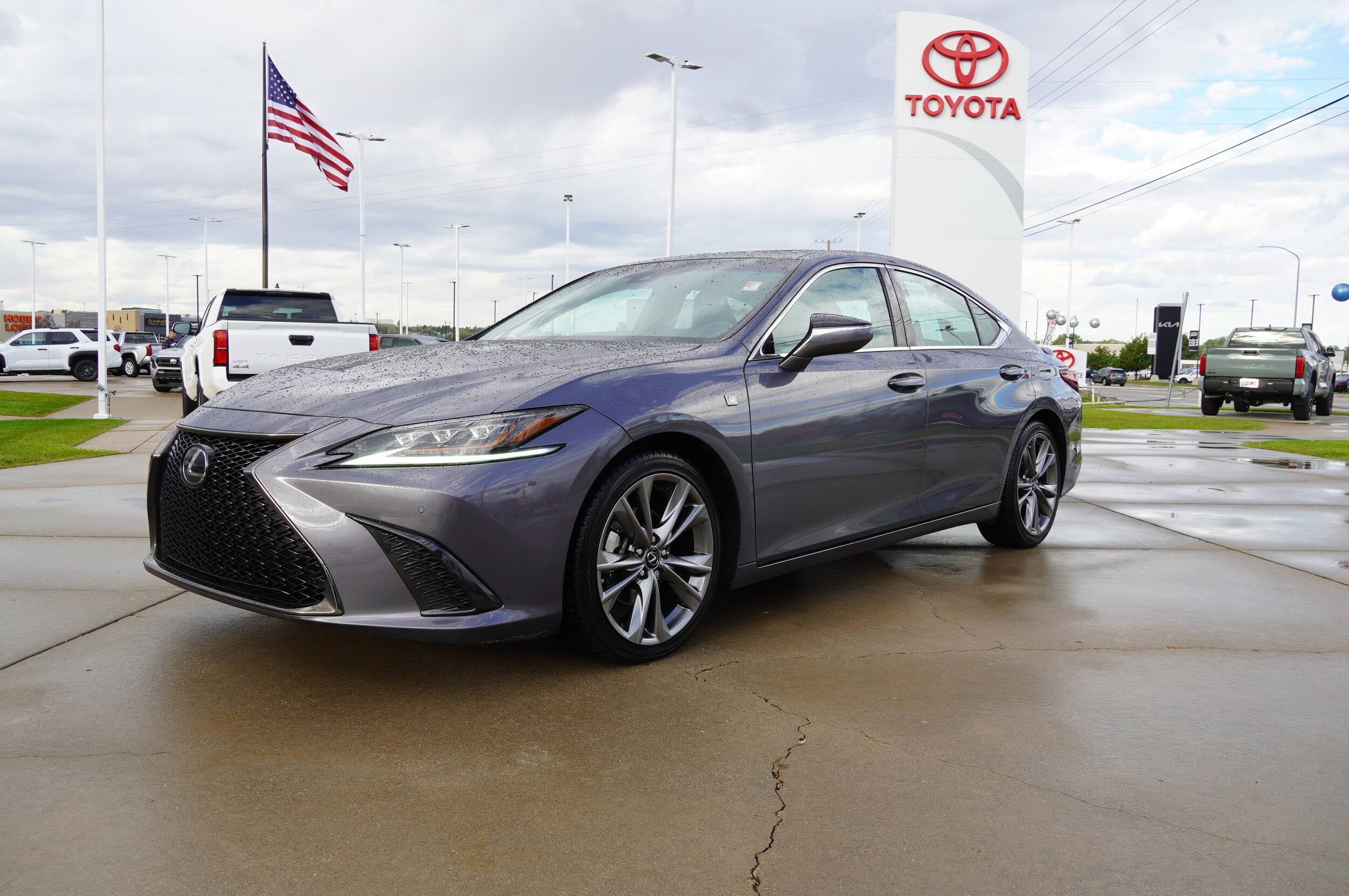 2019 Lexus ES 350 F SPORT photo 4