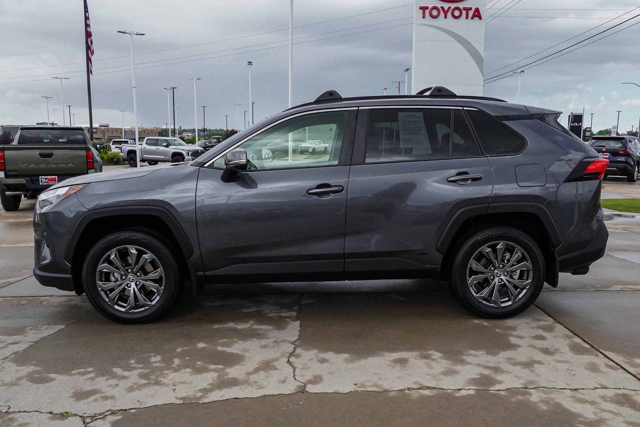 2023 Toyota RAV4 XLE Premium - Photo 5