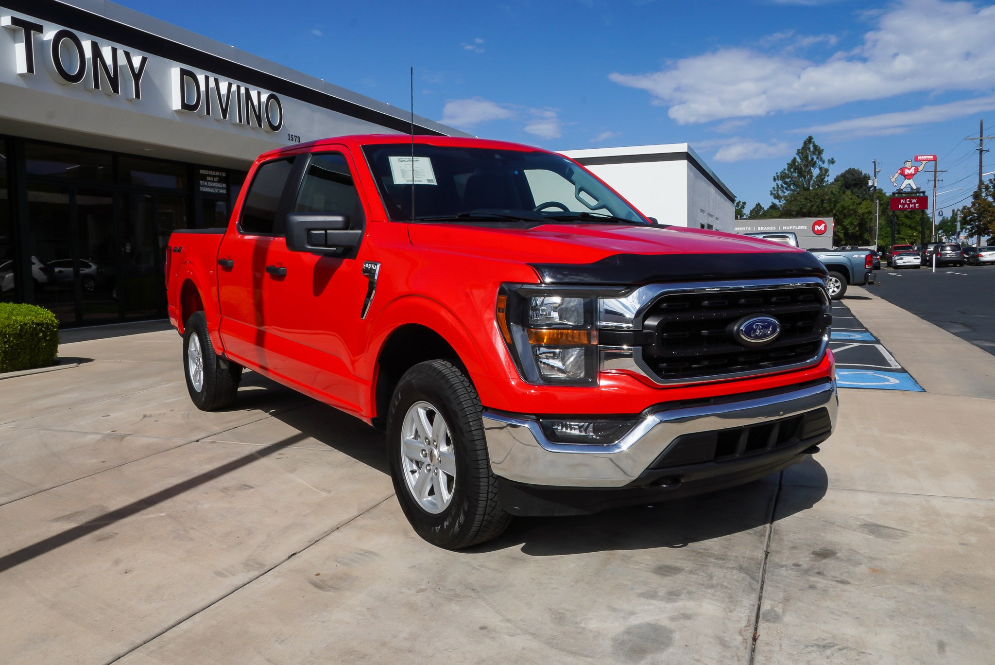 2023 Ford F-150 XLT - Photo 2