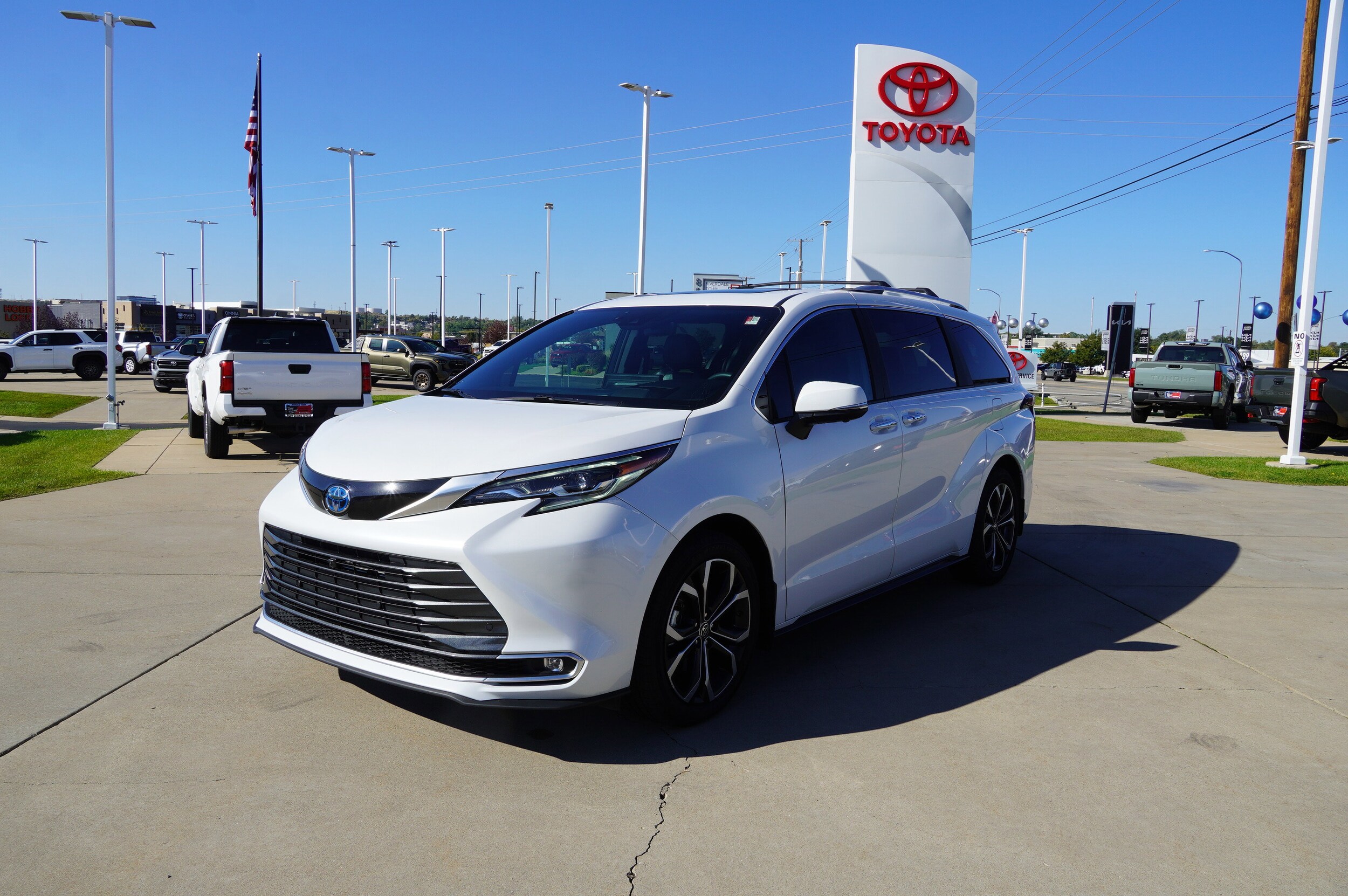 2025 Toyota Sienna Platinum photo 4