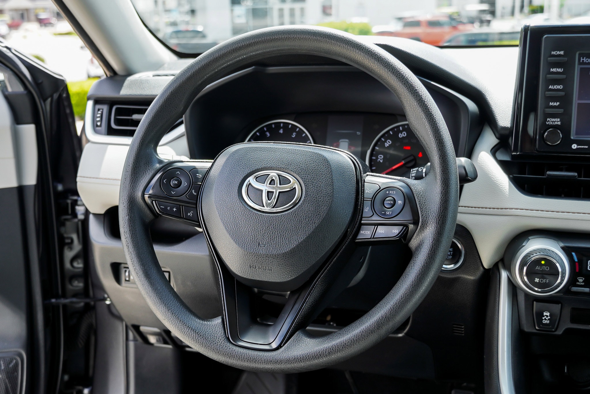 2021 Toyota RAV4 XLE - Photo 31