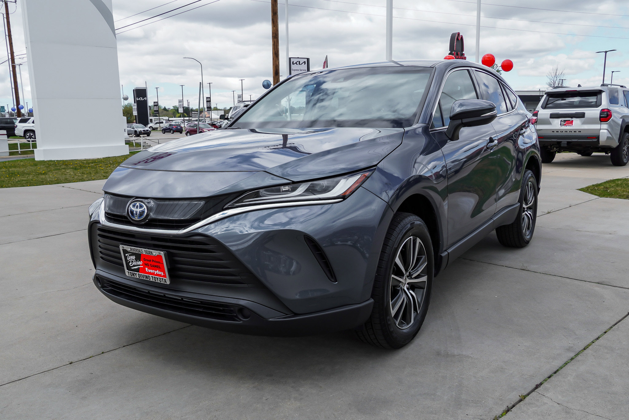 View vehicle photo 4