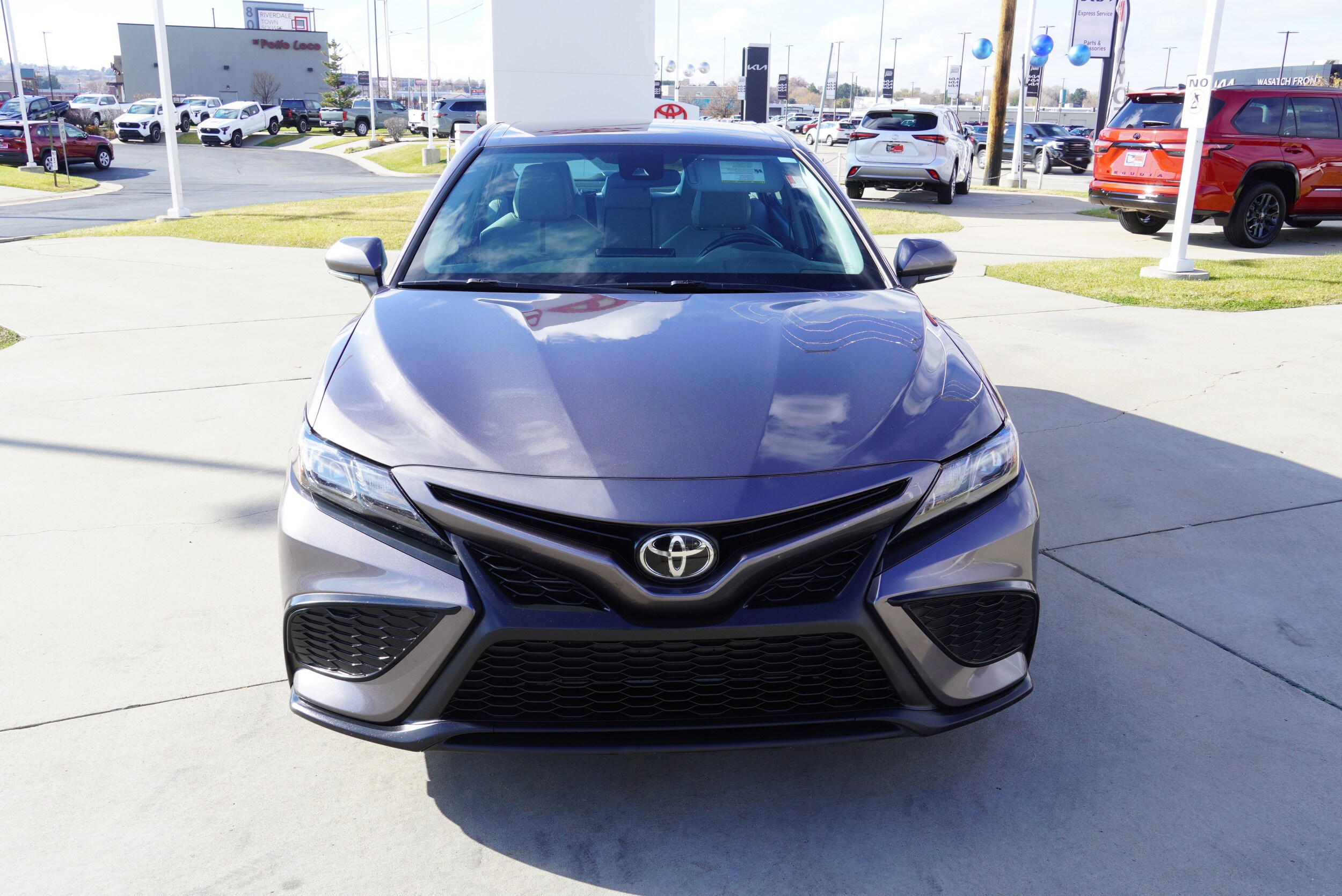 2022 Toyota Camry SE photo 3