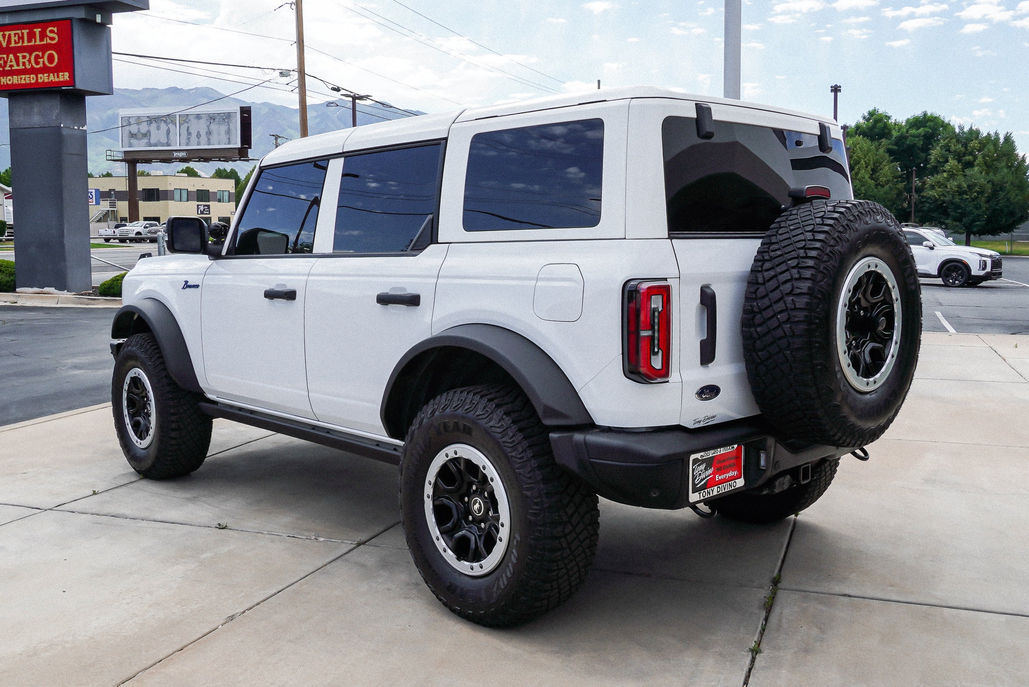 2024 Ford Bronco 4-Door Badlands - Photo 6