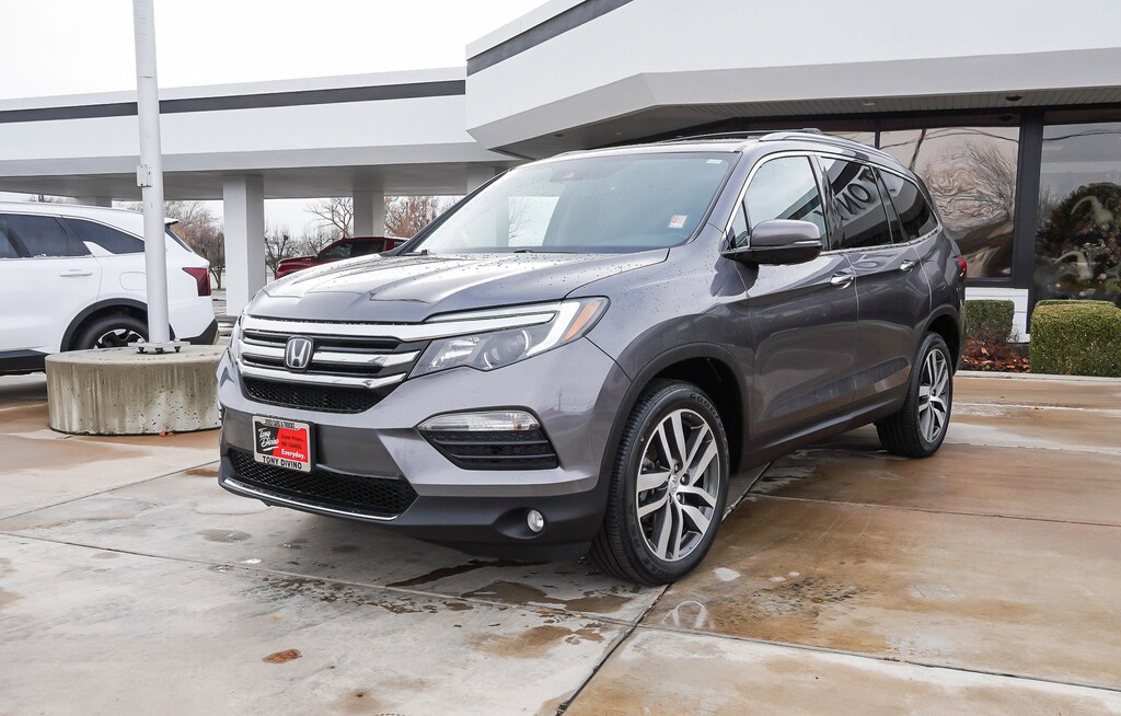 Used 2016 Honda Pilot Touring AWD SUV