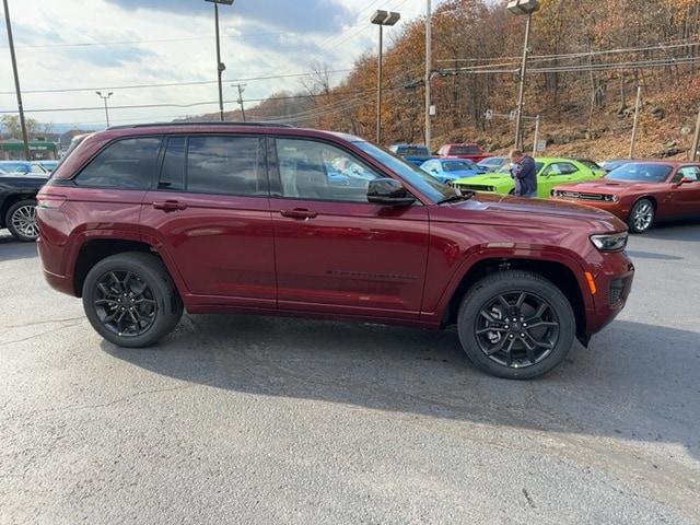 2024 Jeep Cherokee 4xe Anniversary Edition photo 3