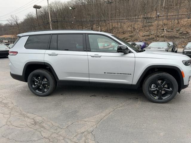 2024 Jeep Grand Cherokee Limited photo 3