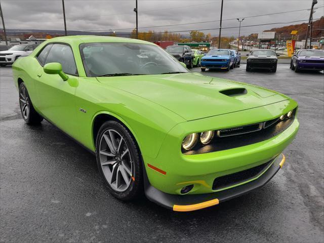 2023 Dodge Challenger R/T photo 3