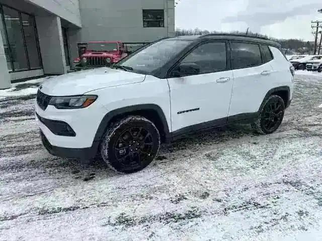 2024 Jeep Compass Latitude Sport photo 2