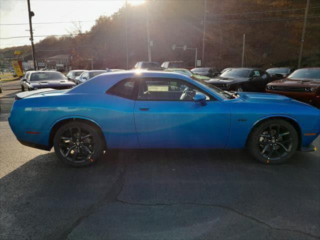 2023 Dodge Challenger R/T photo 4