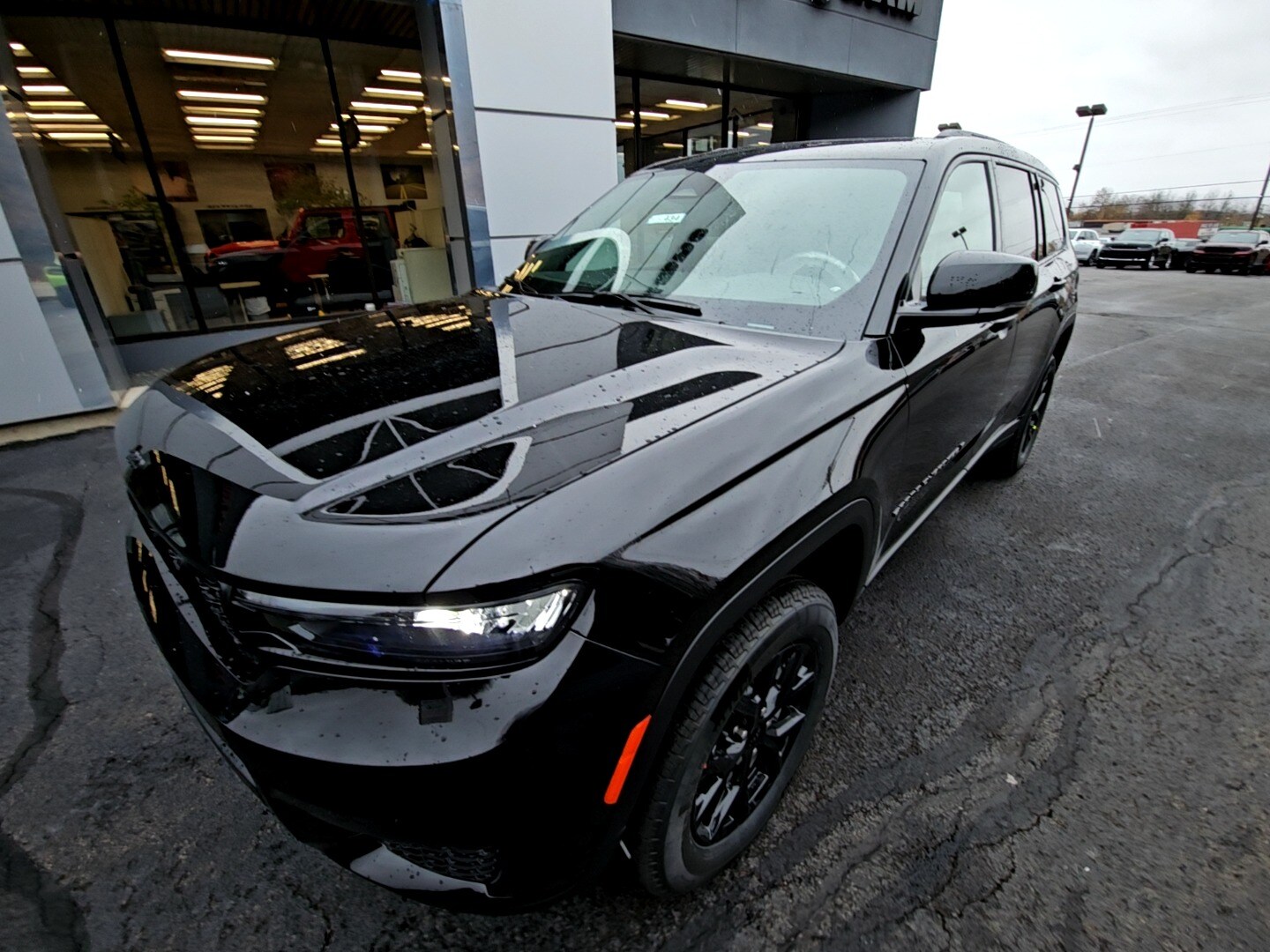 2025 Jeep Grand Cherokee Laredo Sport photo 3