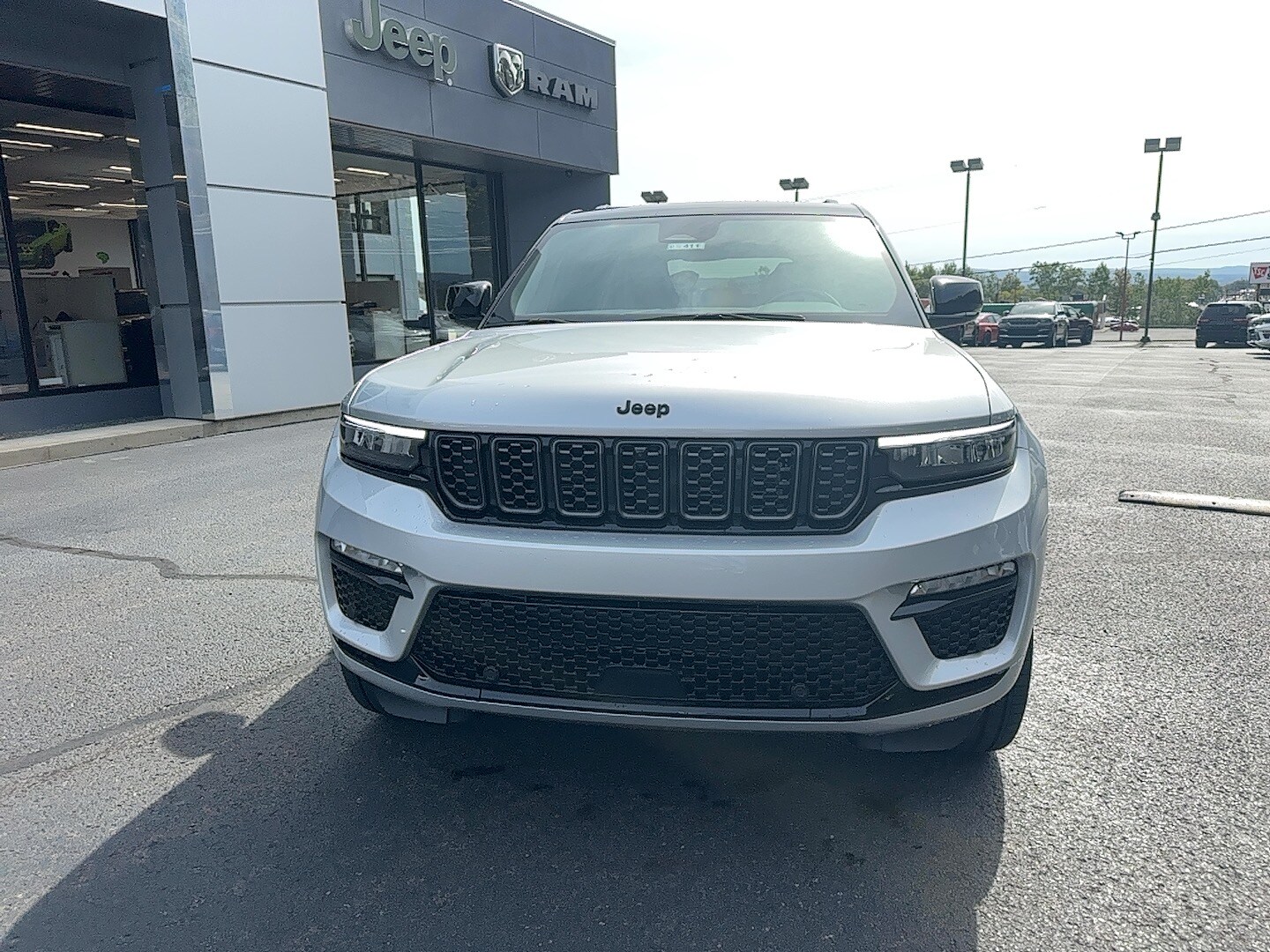 2025 Jeep Grand Cherokee Summit Sport photo 3