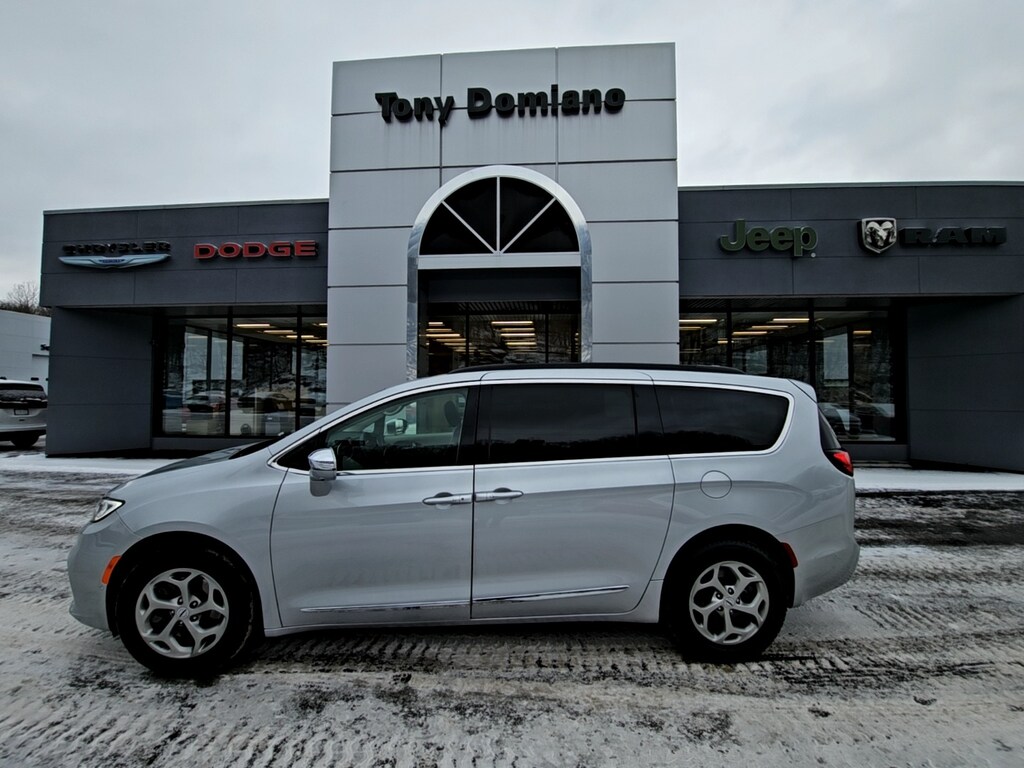 Used 2022 Chrysler Pacifica Minivan