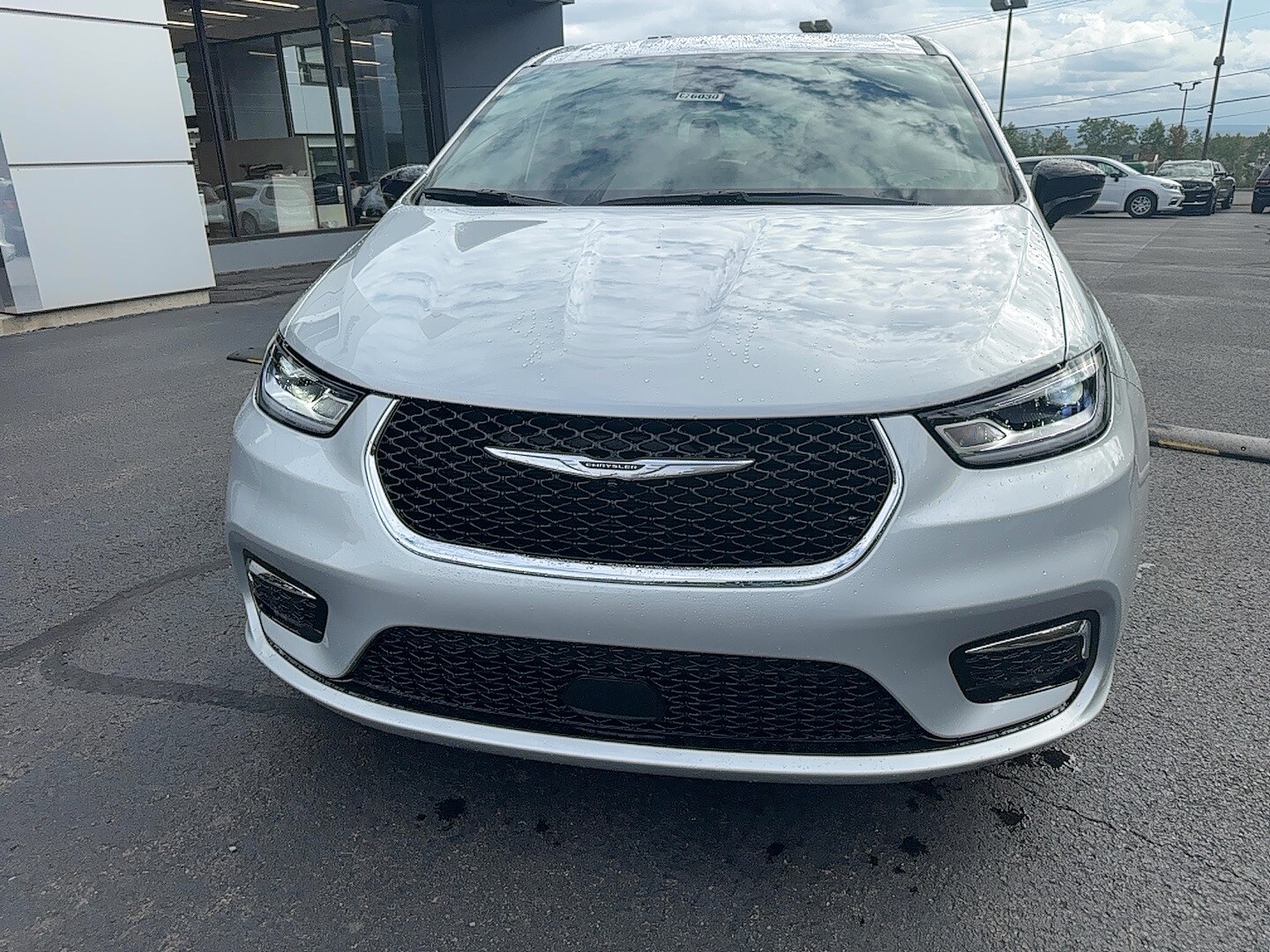 2026 Chrysler Pacifica photo 2