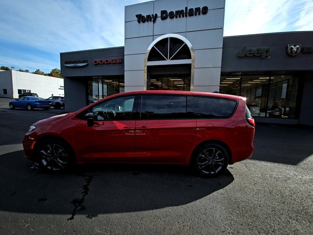 New 2026 Chrysler Pacifica Select Passenger Van