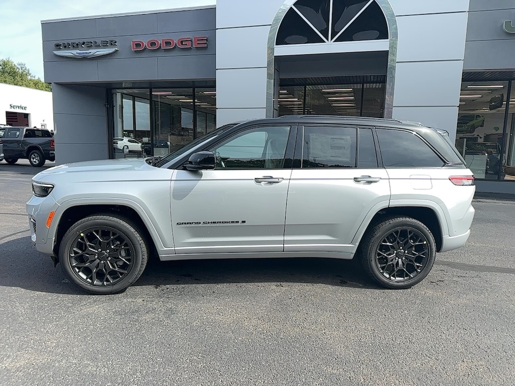 New 2025 Jeep Grand Cherokee Summit Sport Utility