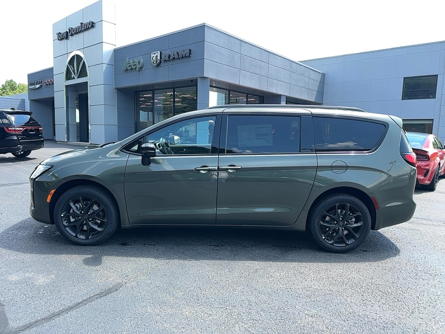 2027 Chrysler Pacifica Limited AWD's photo
