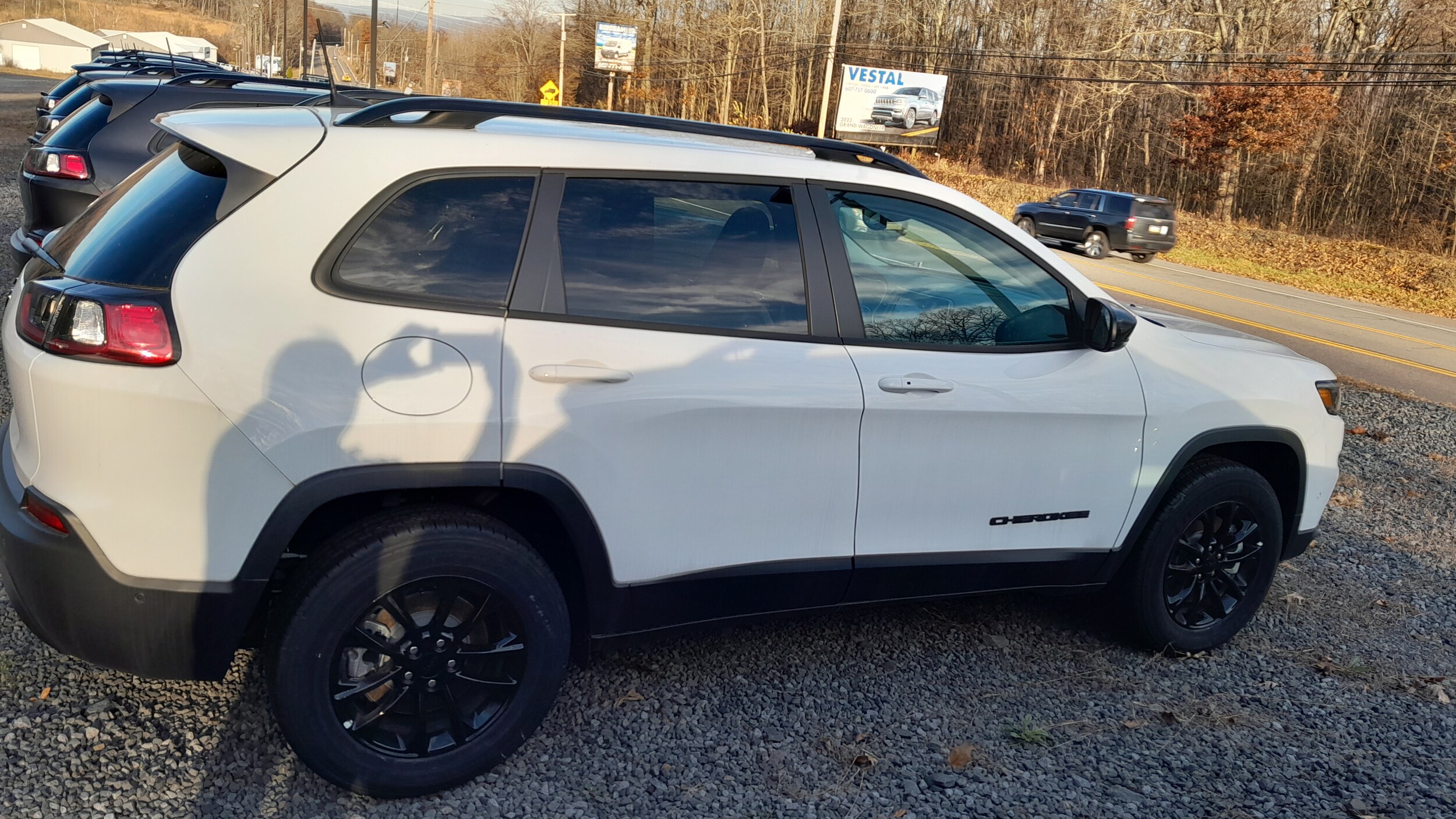 2023 Jeep Cherokee Altitude Lux photo 4