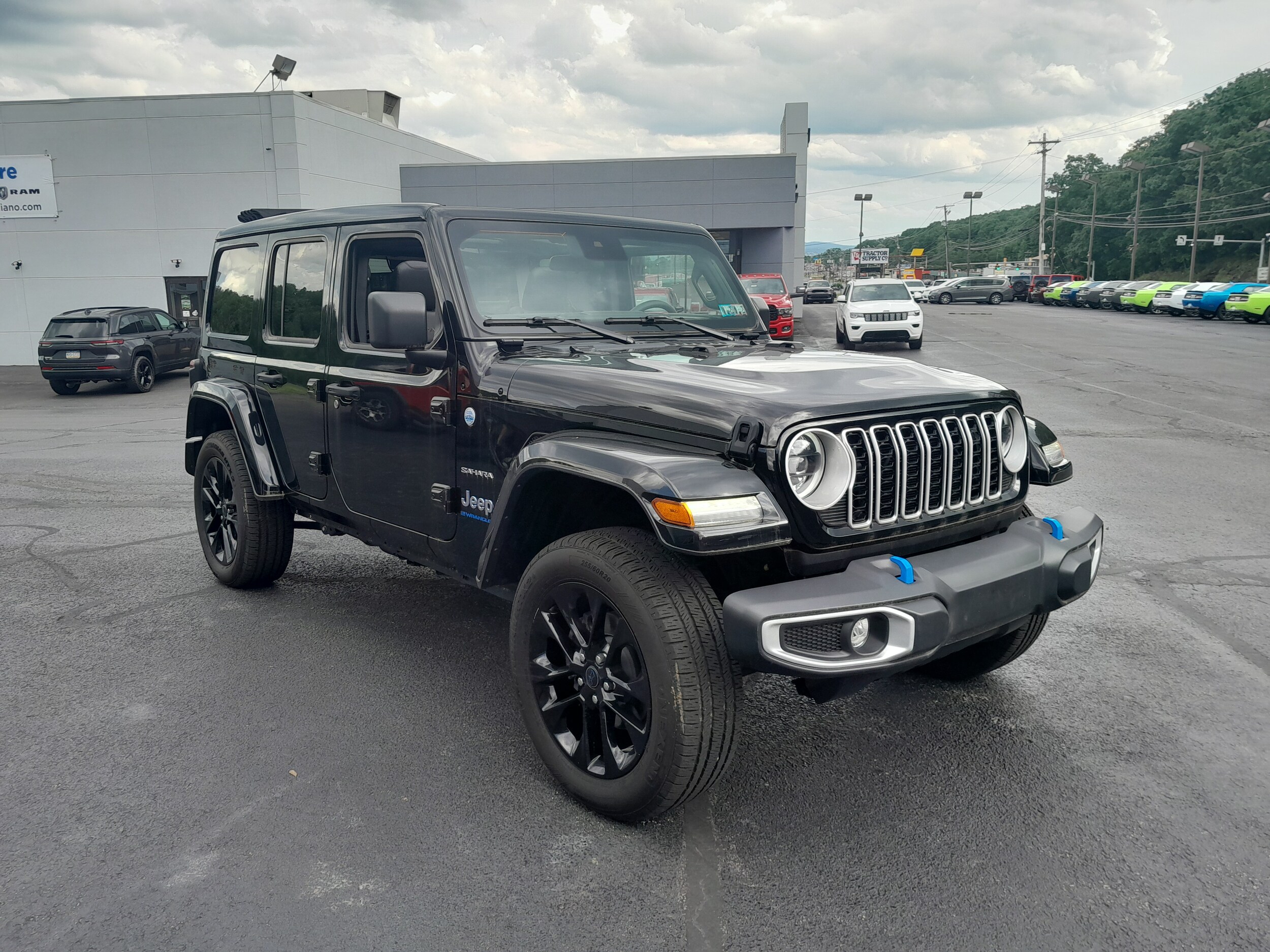 2024 Jeep Wrangler 4xe Sahara photo 3