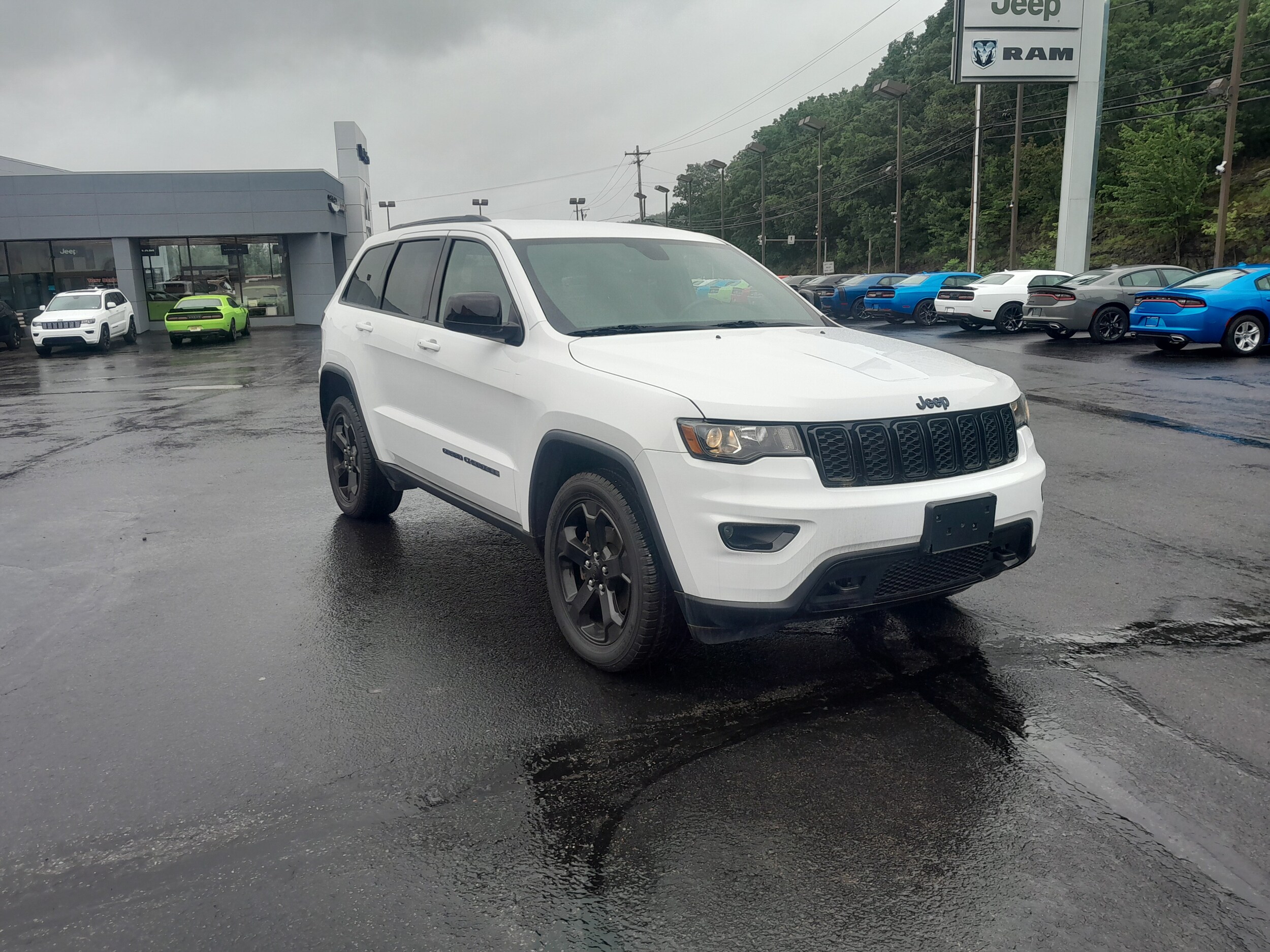 2019 Jeep Grand Cherokee Laredo photo 3