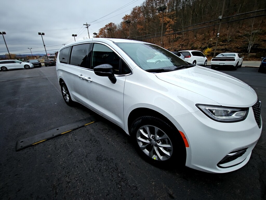 New 2026 Chrysler Pacifica Select Passenger Van